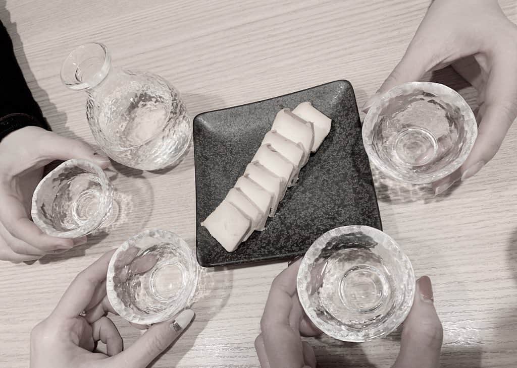 須田亜香里さんのインスタグラム写真 - (須田亜香里Instagram)「お正月の思い出 #高校時代の4人組 #日本酒 #初めての乾杯」1月10日 16時04分 - akarisuda