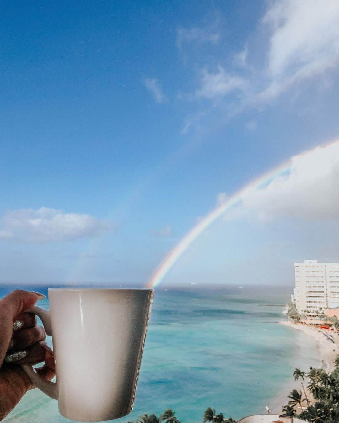 福井仁美さんのインスタグラム写真 - (福井仁美Instagram)「Everyday DOUBLE 🌈🌈 ・ こんなに雨の多いハワイは初めてだけどその代わりもう見慣れちゃうくらい毎日ダブルレインボーがでてる😝🌈 ・ #rainbow #doublerainbow #hawaii #ハワイ」1月10日 16時05分 - hitton28