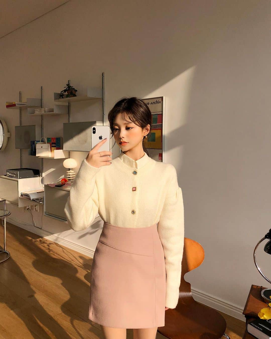 Chuuのインスタグラム：「츄멤님들 가장 좋아하시는 보들보들 니트 가디건 촬영해써효💕💕#chuuseoul」