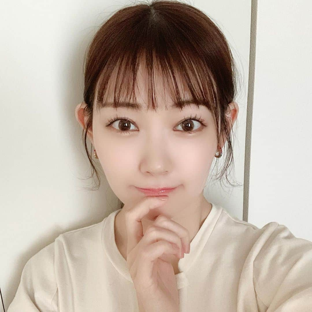 渡辺美優紀さんのインスタグラム写真 - (渡辺美優紀Instagram)「. お知らせが遅くなってしまいました🤧🤲🏻 この度、アイクローゼットスウィートシリーズというカラコンのモデルをさせていただくことになりました!💓 普段使いできるナチュラルなカラコンから15.0mmというすごく盛れるサイズまでたくさんのラインナップがそろってます👯‍♀️ ちなみにこの写真はヌードブラウンを着けてます🤎🤎🤎 ✔カラコンはホテラバさんでGET出来ます！！！ @hotel_lovers.official . そして今回、私のインスタを見てくださってる方限定でプレゼント企画があります!🥰 今回、私がモデルとして担当させていただいた新色の「ヌードベージュ/クリアマリン」の2カラーをセットにして30名様にプレゼント💓 (当選したら度数も選べます!) 応募方法はホテラバさんの公式LINEを友だち登録して、トーク画面で「みるきー」と送るだけです􏰀􏰀👼🏻 ホテラバさんのLINEはスワイプでQRコードあるのでスクショしてください🎀 ※2020年1月20日までに送っていただいた方が対象となります。 . みんな応募してみてね💖 . #カラコン #アイクローゼット #eyecloset #ホテラバ #ホテルラバーズ #カラコン着画 #カラコンレポ #カラコンレビュー」1月10日 16時40分 - miyukichan919