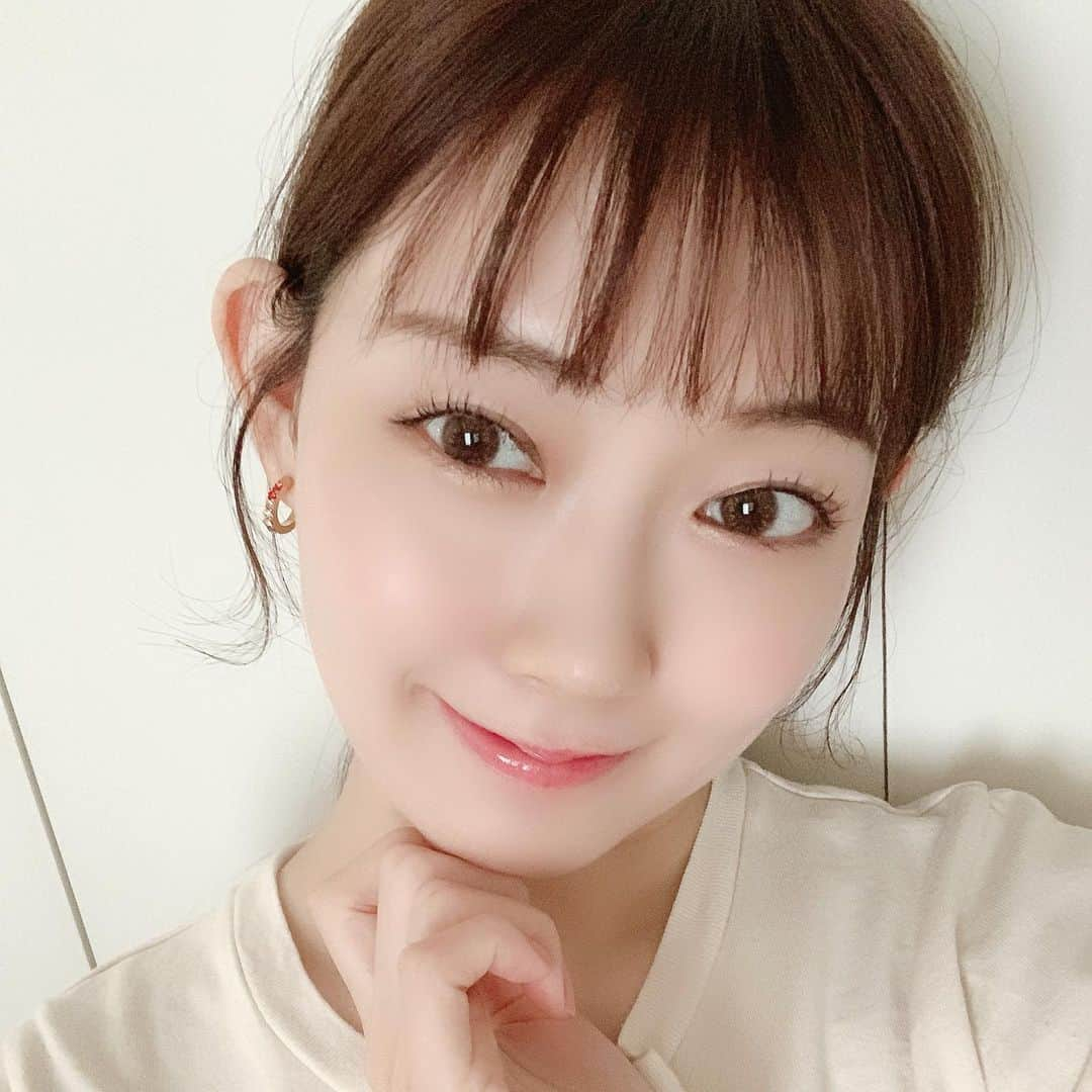 渡辺美優紀さんのインスタグラム写真 - (渡辺美優紀Instagram)「. お知らせが遅くなってしまいました🤧🤲🏻 この度、アイクローゼットスウィートシリーズというカラコンのモデルをさせていただくことになりました!💓 普段使いできるナチュラルなカラコンから15.0mmというすごく盛れるサイズまでたくさんのラインナップがそろってます👯‍♀️ ちなみにこの写真はヌードブラウンを着けてます🤎🤎🤎 ✔カラコンはホテラバさんでGET出来ます！！！ @hotel_lovers.official . そして今回、私のインスタを見てくださってる方限定でプレゼント企画があります!🥰 今回、私がモデルとして担当させていただいた新色の「ヌードベージュ/クリアマリン」の2カラーをセットにして30名様にプレゼント💓 (当選したら度数も選べます!) 応募方法はホテラバさんの公式LINEを友だち登録して、トーク画面で「みるきー」と送るだけです􏰀􏰀👼🏻 ホテラバさんのLINEはスワイプでQRコードあるのでスクショしてください🎀 ※2020年1月20日までに送っていただいた方が対象となります。 . みんな応募してみてね💖 . #カラコン #アイクローゼット #eyecloset #ホテラバ #ホテルラバーズ #カラコン着画 #カラコンレポ #カラコンレビュー」1月10日 16時40分 - miyukichan919