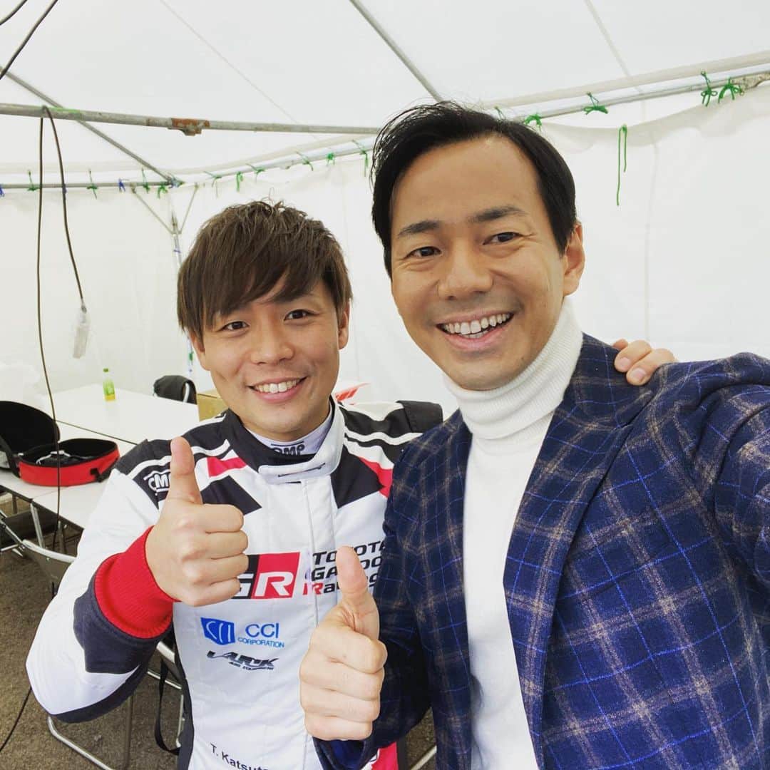 山本左近さんのインスタグラム写真 - (山本左近Instagram)「@takamotokatsuta 今年WRCに参戦する勝田貴元選手と嬉しい再会‼️😊 怪我に気をつけて全開でプッシュしてってくれ〜！ そして僕にラリーを教えてくださいませ！笑」1月10日 16時33分 - sakon_yamamoto