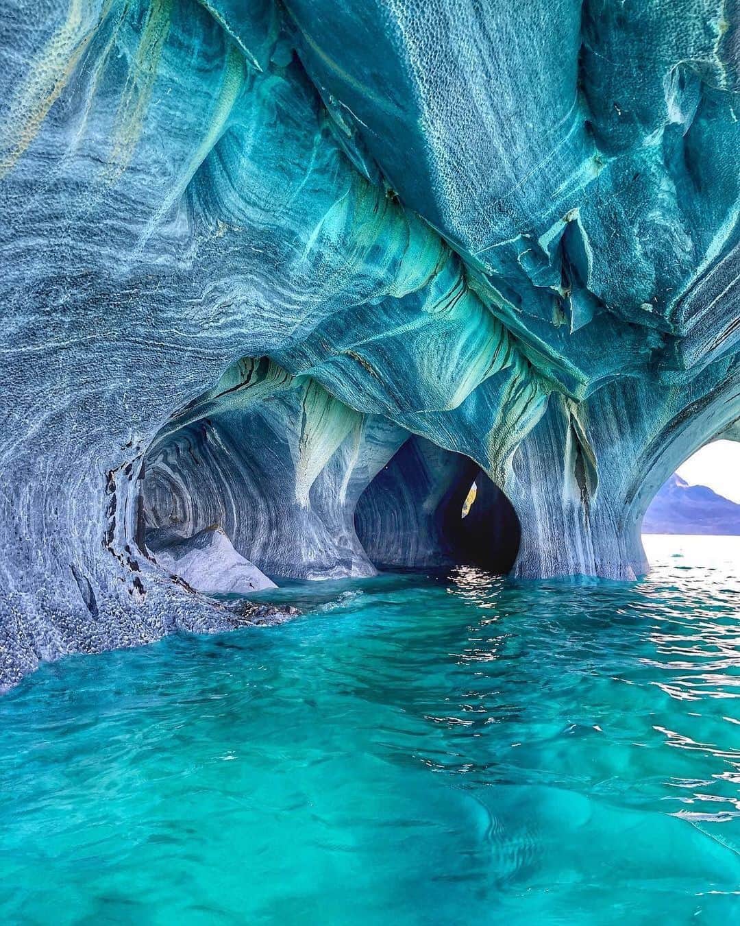 Earth Picsさんのインスタグラム写真 - (Earth PicsInstagram)「The Marble Caves of Patagonia (📷: @tillotoro」1月10日 16時36分 - earthpix