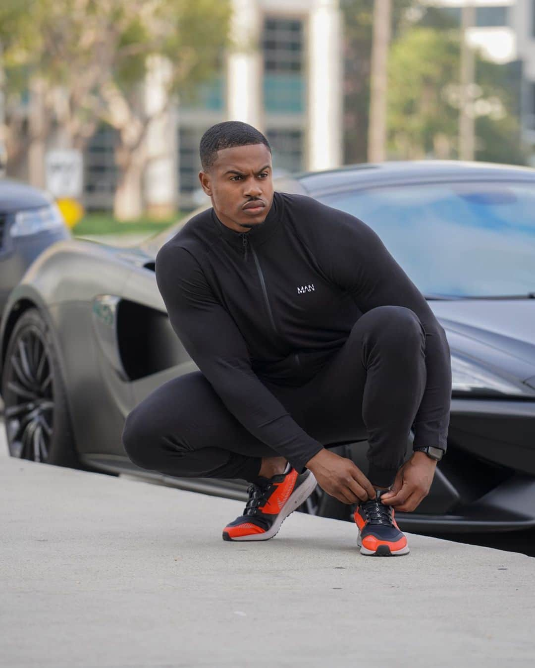 Simeon Pandaさんのインスタグラム写真 - (Simeon PandaInstagram)「Laced up and ready to move in @boohoomanofficial Active Funnel Gym Tracksuit 🏃🏾‍♂️💨⁣ ⁣ #simeonpanda #boohooman #mensfashion #menstyle #menstyleguide #mensstyle #mensshoes #mens #menswear #la #losangeles #malemodel #model #fashion #style #swag #drip」1月10日 17時13分 - simeonpanda