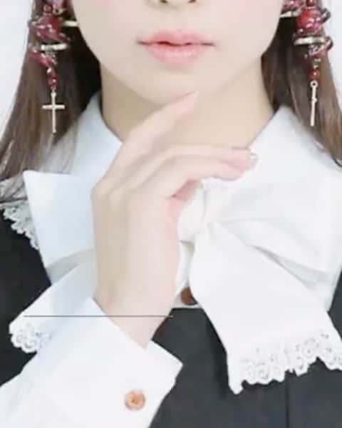 のインスタグラム：「mayla classic ラプリンプ女学園 × 深澤翠 ﻿ ﻿ マイラクラシックのシューズ＆お洋服を使った﻿ コーディネートのイメージ動画をお届けします。﻿ ﻿ 🎀着用商品はこちら﻿ ワンピース：スプロンダール﻿ シューズ：アーメンガード﻿ イヤオブジェ：アーメンガード﻿ ヘアオブジェ：オフィーリア・ラ・フォリー﻿ ﻿ ※画像をタップすると﻿ 商品の詳細がご覧いただけます﻿ ﻿ ﻿ #マイラクラシック #maylaclassic  #mayla_classic #体温が2度あがる﻿  #2020 #春 #SPRING #リボン﻿ #pumps #shoesoftheday #春靴﻿  #春コーデ #春コーディネート﻿ #ロリータ #ロリータファッション﻿ #深澤翠 #ロリータコーデ﻿ #コーディネート #ピアス #イヤリング ﻿ #アクセサリー﻿ #パンプス #ドレス #謝恩会 #謝恩ドレス ﻿ #謝恩会コーデ #謝恩会準備 #ウエディング小物」