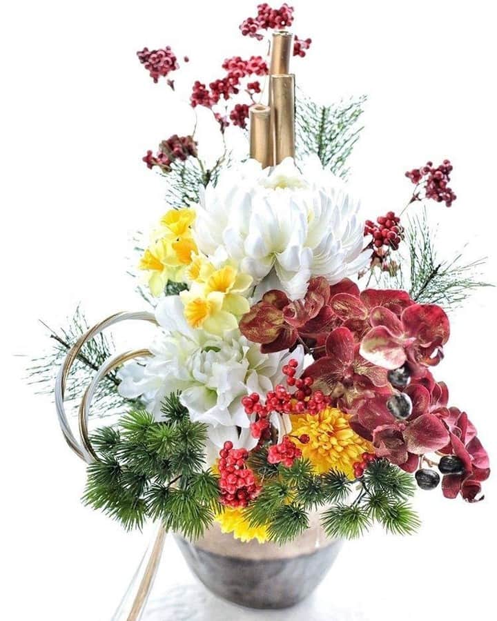 東京堂アーティフィシャルフラワーMAGIQのインスタグラム：「🎍MAGIQ キャンペーン🎍 【新春キャンペーン】 🌸🌸🌸👑【入賞】発表 👑🌸🌸🌸 🌅💫Congratulations🏆💫🌅 🎊おめでとうございます🎉🎊 ・ Photo by @fleur_de_saisons 👏👏👏 ・ 🌸🌸🌸🌸🌸🌸🌸🌸🌸🌸🌸🌸 素敵な写真タグ付けして、キャンペーンに投稿していただきありがとうございます🙇 ・ 素敵な写真を共有させて頂きます♪ ・ これからも @magiq.jp をよろしくお願いいたします。 ・ 🍀🌼🍀🌼🍀🌼🍀🌼🍀🌼🍀🌼🍀 【新春キャンペーン ご参加頂きました皆様】 キャンペーンへのご参加頂き、 誠にありがとうございました🙇‍♂️ ・ 今後も、キャンペーンは続きますので次回キャンペーンも参加よろしくお願い致します🙇‍♂️ ・ #MAGIQ#MAGIQのある暮らし#TOKYODO#東京堂#アーティフィシャルフラワー #アーティフィシャル#フラワー#アートフラワー#造花#花のある暮らし#花のある生活 #花好きな人と繋がりたい#フラワーデザイン#フラワーアレンジメント #フラワーアレンジ#アレンジメント#キャンペーン#お正月アレンジ #お正月#newtears#japanese#artificialflower#artificialflower」