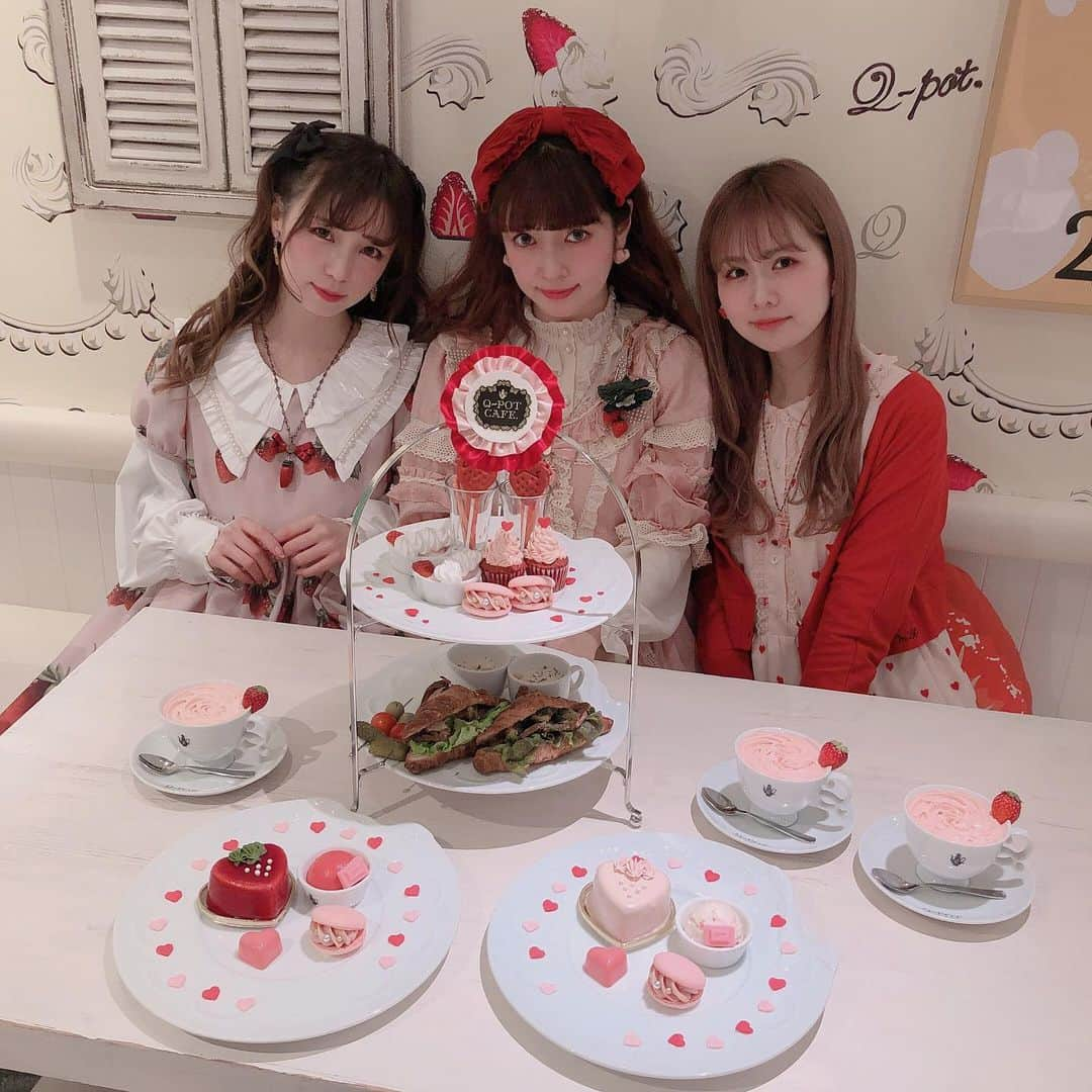 皆方由衣さんのインスタグラム写真 - (皆方由衣Instagram)「みさこちゃんすーちゃんと #qpotcafe へ #バレンタインアフタヌーンティー #女子会」1月10日 17時33分 - yuiminakata