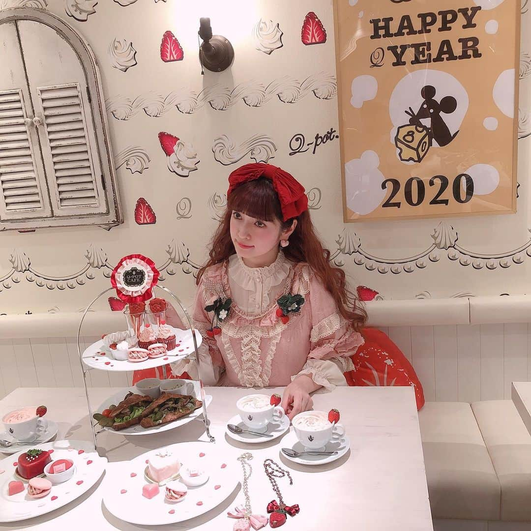 皆方由衣さんのインスタグラム写真 - (皆方由衣Instagram)「みさこちゃんすーちゃんと #qpotcafe へ #バレンタインアフタヌーンティー #女子会」1月10日 17時33分 - yuiminakata