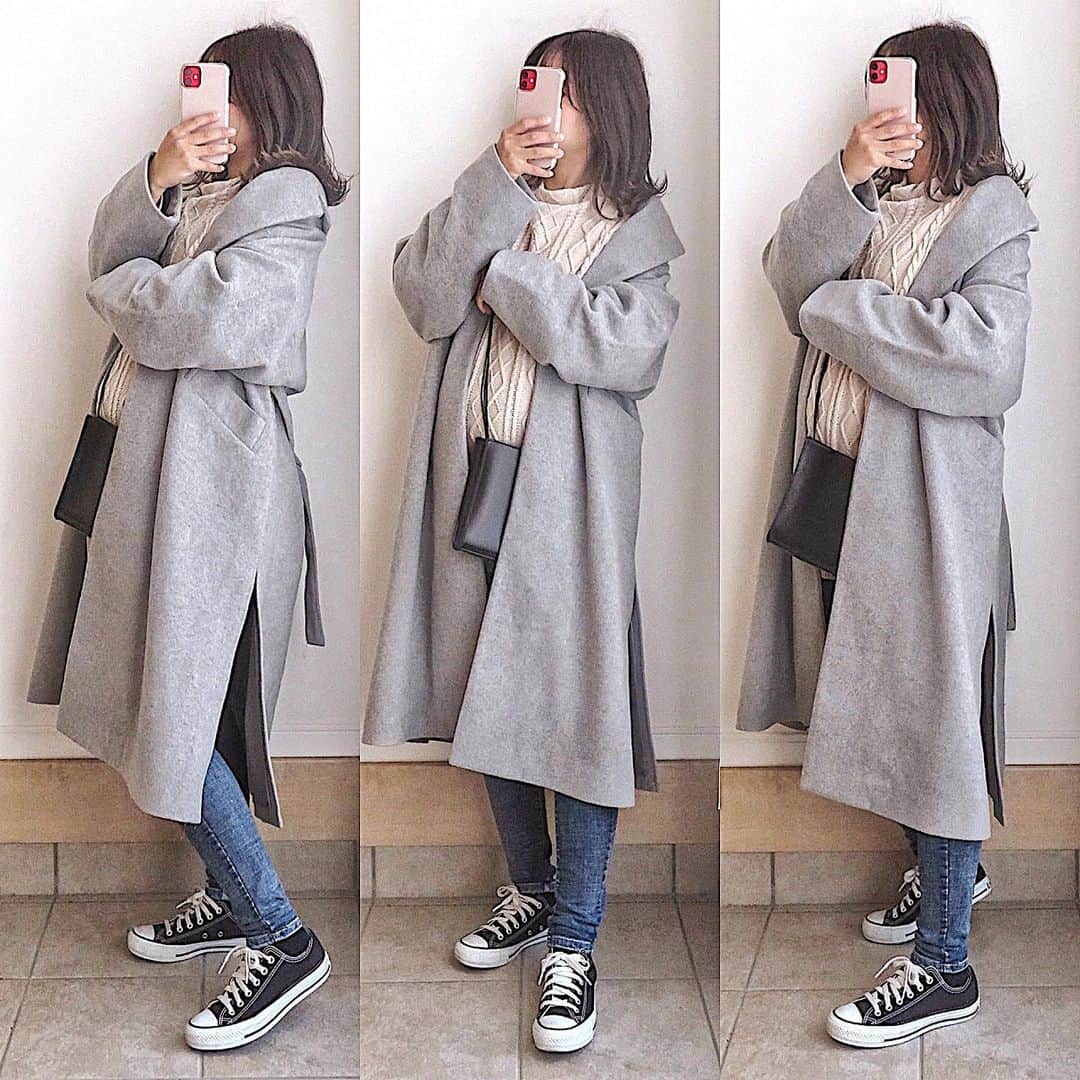 のインスタグラム：「・ ライトグレーの万能コート🧥🤎 ・ 妊娠中で大体のアウターお腹閉まらないから こういうガウンデザインうれしい🥰💕 ・ @fifth_store #オーバーサイズガウンコート 155cmでMサイズでこの丈感💕 ・ 60％オフだよ✓❤️ ・ ・ ・  #mamagirl #コーディネート #ママコーデ #ママファッション #低身長コーデ #カジュアルコーデ #プチプラコーデ #きょコ #今日のコーデ #着回しコーデ #お洒落な人と繋がりたい #gu #uniqlo #今日のコーデ #今日の服 #しまむら #しまパト #マタニティ #マタニティコーデ  #妊娠8ヶ月 #体重管理に苦しむ妊婦 #ユニクロ #fifth #fifthtl #フィフス #コート #アウター#カジュアル」
