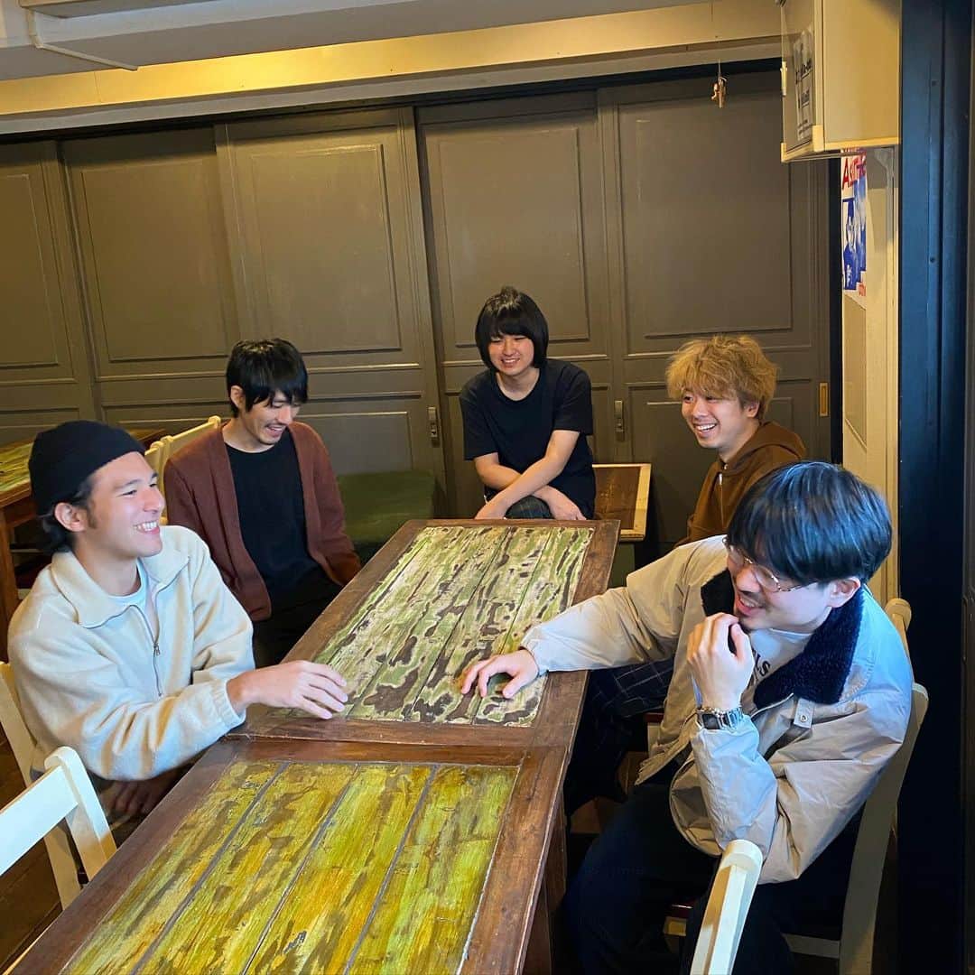 オカモトコウキのインスタグラム：「1月19日に行われる オカモトコウキ1stソロライブ 追加公演 @京都磔磔では  新たにギタリスト 隅垣元佐　(From SANABAGUN.) がプレイしてくれます！  毎回素晴らしいギタリストが来てくれてめちゃくちゃ嬉しいのである😭  そして残りのメンバーはお馴染み オカモトコウキ(Vo,Gt) 八木類(Cho, Gt ,Key) ハマ・オカモト(B) 岡本啓佑(D)  でお届けします！どうぞ、お楽しみに🔥京都で会いましょう。」