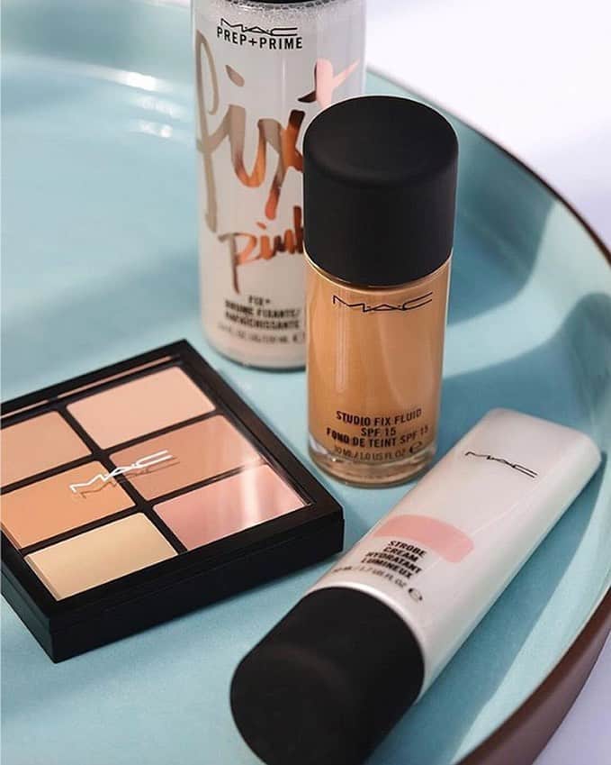 M∙A∙C Cosmetics Japanのインスタグラム：「ㅤ M･A･Cで人気のリキッドファンデ、スタジオ フィックス フルイッド✨ ㅤ ストロボクリームやコンシーラー、仕上げのミスト化粧水をセットで使って、輝く毛穴レス美肌へ。 ㅤ ㅤ Regram @maccosmeticsuk ㅤ #24ファンデ #24時間 #24色 #MACCosmeticsJapan #MACコスメ #リキッドファンデーション #MACCosmetics #コスメ #メイク #スタジオフィックスフルイッド #スタジオフィックス #studiofix #ファンデ #ファンデーション #ベースメイク #カバー力 #崩れない #テカらない #MACスタジオフィックス #MACStudioFix」