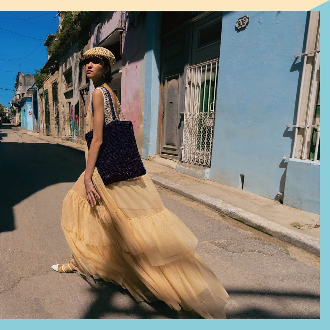 ANTEPRIMAさんのインスタグラム写真 - (ANTEPRIMAInstagram)「Dare to dream. Live on purpose - the story of Havana starts here!﻿ ﻿ Filled with exotic vibrance and whimsical colonial crafts, indulge in the eclectic Cuban spirit with our Spring-Summer 2020 collection! Find out more #anteprimaSS20 at the link bio.﻿ ﻿ ﻿ ﻿ #anteprima #SS20 #wirebag #anteprimawirebag #SpringSummer2020 #newcollection #CuentosdeHavana #havana #DareToDream2020 #yourspiritsetfree #vivid #wirebag #VibrantHavana #fashion #style #italian #instafashion #instabag #leatherbag #itbag #photo #ootd #アンテプリマ #ワイヤーバッグ」1月10日 18時15分 - anteprimaofficial