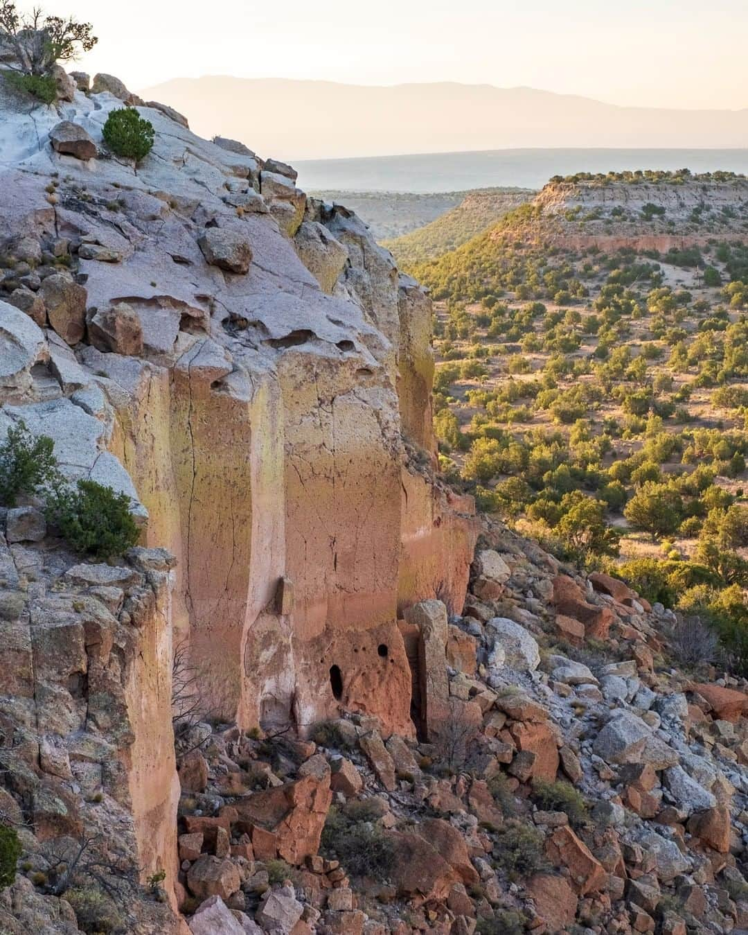 National Geographic Travelさんのインスタグラム写真 - (National Geographic TravelInstagram)「Photo by @KristaRossow | Sunrise blankets Tsankawi, part of Bandelier National Monument, near Santa Fe, New Mexico. Here one can see the caves and cliff dwellings in the rugged landscape used by the ancestral Pueblo people. Follow me @KristaRossow for more images from around the world. #NewMexico #Bandelier #sunrise」1月10日 18時09分 - natgeotravel