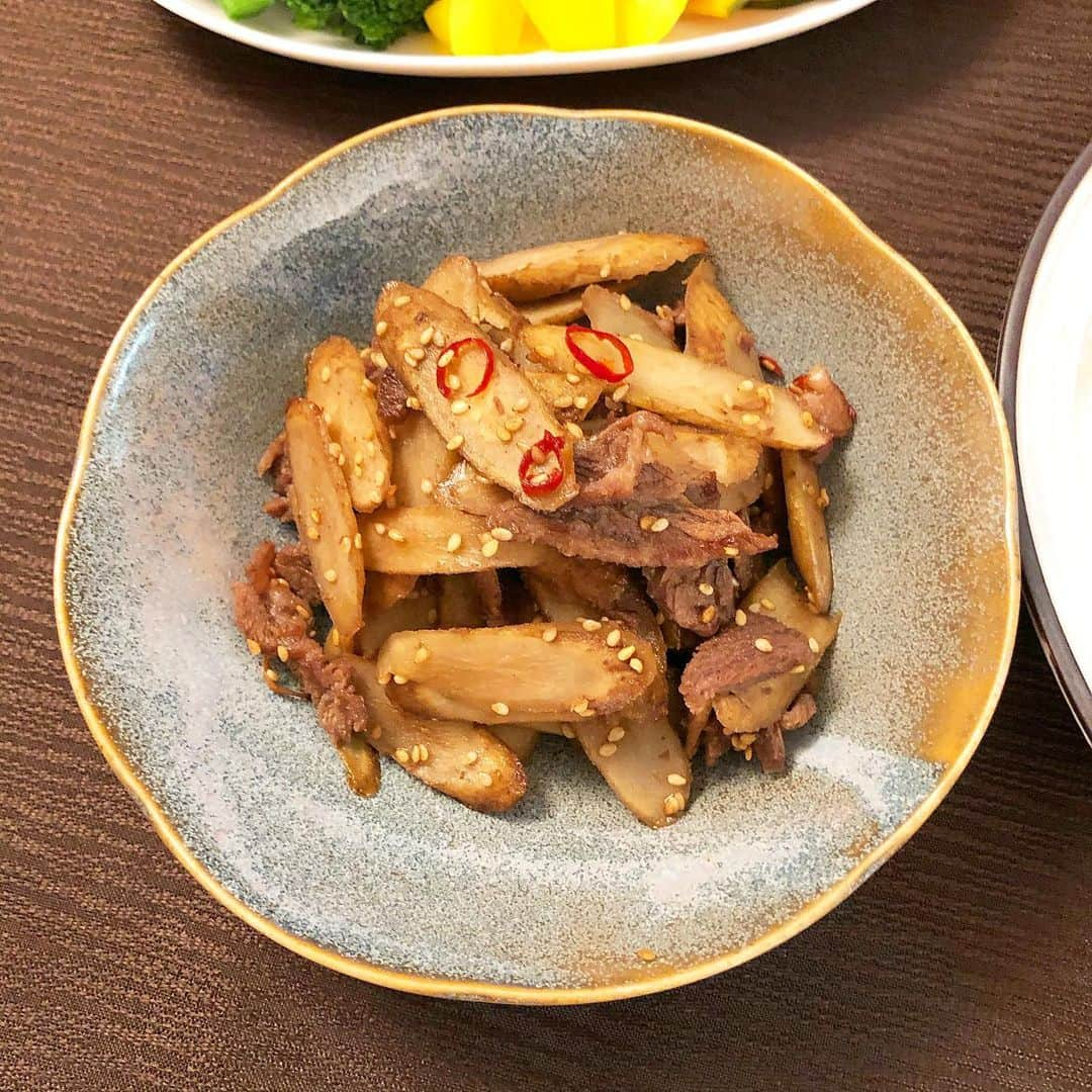 工藤采佳さんのインスタグラム写真 - (工藤采佳Instagram)「おうちごはん👩‍🍳💕 ティファールの圧力鍋をGET✨ 煮込み＆蒸し野料理の時短が可能に！ ・なすとキノコの煮びたし ・ごぼうと牛肉のきんぴら ・大根と鶏肉の切り昆布煮 ・バーニャカウダ なすとキノコの煮びたしなんて 8分くらいでとろっとろになった😳 恐るべし圧力鍋の威力！！！🔥 次はローストポークを作りたい！ . . . . . . . . . . . . . . #圧力鍋#ティファール#デビュー#ヘルシーメニュー  #圧力鍋レシピ#tfal #調理器具 #オススメ  #時短レシピ#おうちごはん#おうちごはんlover#バーニャカウダ#野菜#煮込み#料理#手料理#家庭料理#和食#ごぼう#好き#料理好きな人と繋がりたい#cooking#cookingram#japanesefood#foodporn#foodphotography#homemade」1月10日 18時33分 - kudo__ayaka