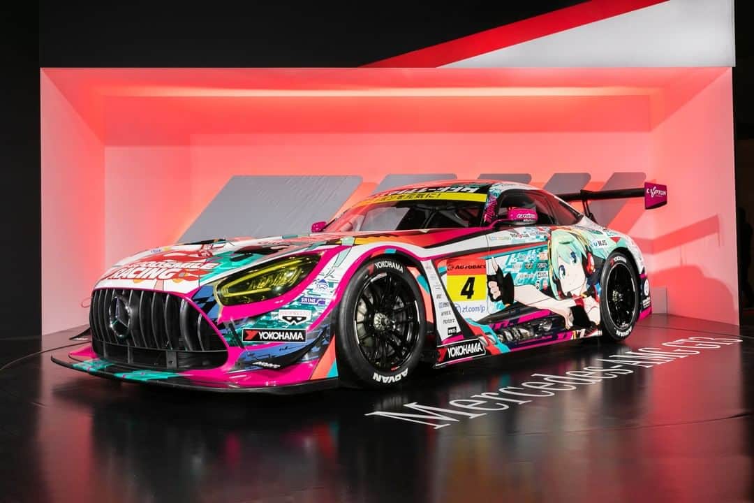 メルセデスベンツさんのインスタグラム写真 - (メルセデスベンツInstagram)「TOKYO AUTO SALON 2020本日より開幕！  2020年シーズンのSUPER GTに参戦するGOODSMILE RACINGの新型Mercedes-AMG GT3が初お披露目。 またトークショーでは谷口選手、片岡選手も登場し、新シーズンへの意気込みを語りました。  他にも最新ラインナップの展示や福缶など、さまざまなコンテンツをご用意！ 皆さまのご来場をお待ちしております。  #MercedesBenz #tokyoautosalon2020 #MercedesAMG #MercedesAMGGT3 #supergt #goodsmileracing #谷口信輝 #片岡龍也  #東京オートサロン #幕張メッセ」1月10日 18時30分 - mercedesbenzjapan