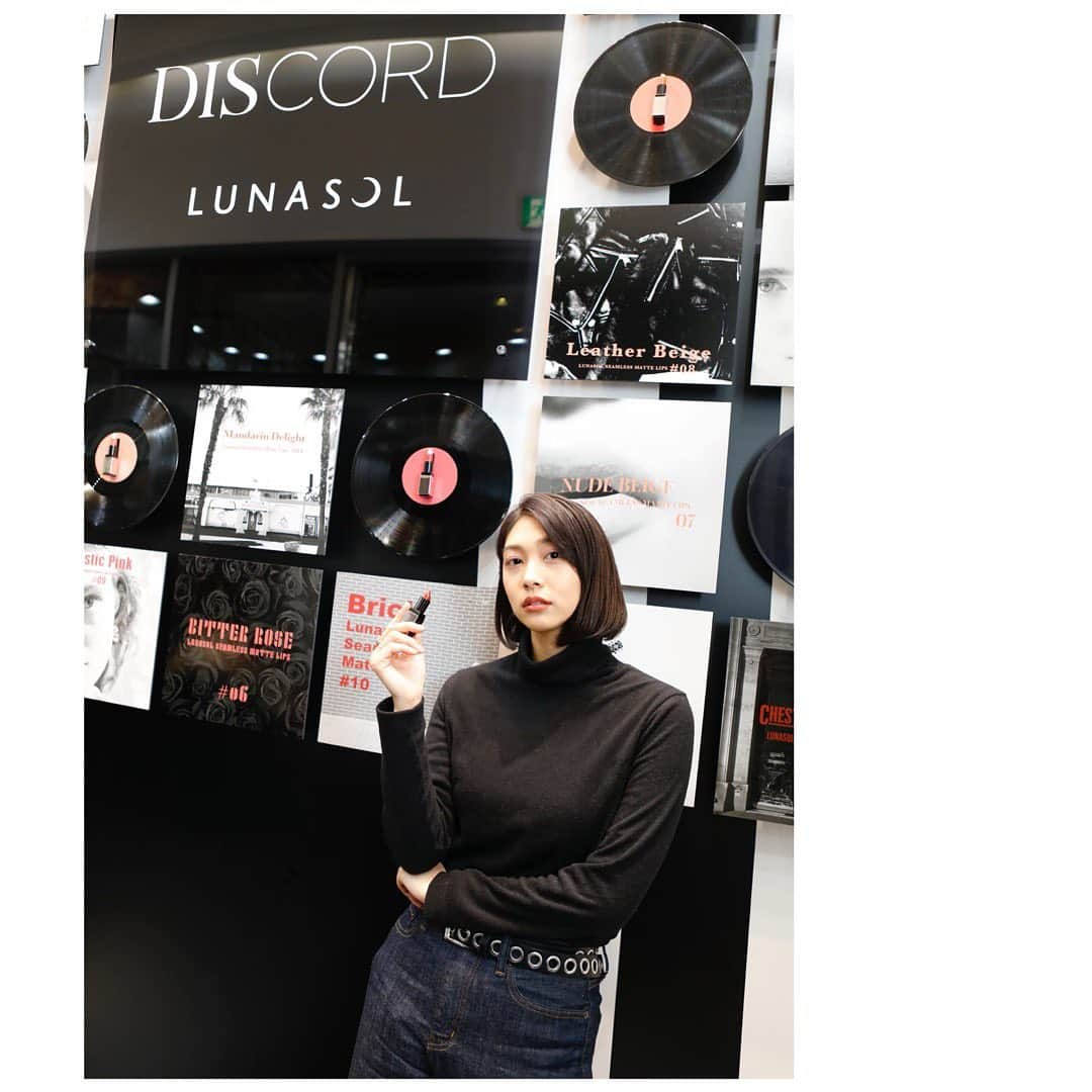 脇春のインスタグラム：「Lip Sounds 〜2020 SPRING LUNASOL POPUP EVENT〜 本日1月10日から1月19日まで表参道ヒルズ1Fにて開催されています！ : : #シームレスマットリップス がマットなのに潤いがあって新感覚でした.✿ : 私は自分の唇のbrownを生かしてくれるEX02にしてみました！ : EX02のmusicも最高だった,🎧 : 皆さんも是非行ってみてね ☻* #lunasol #discord #濃密湿度マットリップ」