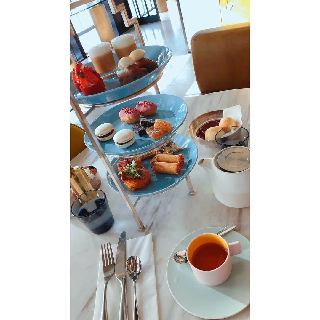 村本れいさんのインスタグラム写真 - (村本れいInstagram)「#関西コレクション　一緒に歩いた﻿ おかえりちゃんが東京に来てたから﻿ ﻿ #銀座　#アフタヌーンティー　☕️✨﻿ ﻿ ﻿ ﻿ ﻿ ﻿ #女子会　#ランウェイモデル　#3年前　#懐かしい﻿ #撮影モデル#女子大生」1月10日 18時36分 - raymuramoto