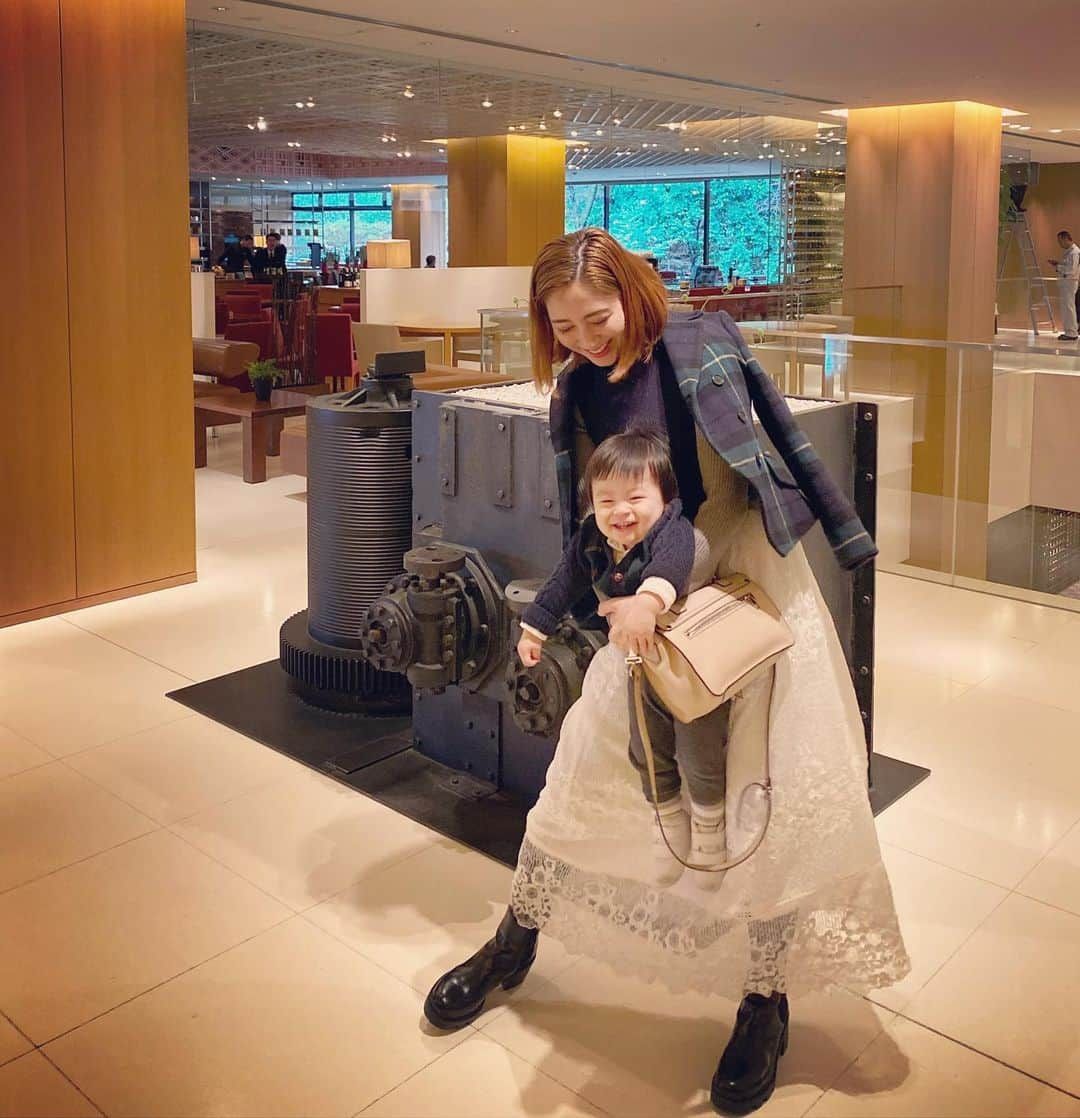 小川ひとみさんのインスタグラム写真 - (小川ひとみInstagram)「家族で京都へ来ています❤️ 父と同じお誕生日に生まれてきた息子🎂✨ 明日は１歳と７３歳のお誕生日です👶👨 jacket/ @poloralphlauren  skirt/ @nostalgia_jp  #coordinate #poloralphlauren  #kyoto #familyday #mamalife」1月10日 18時41分 - hitomy220