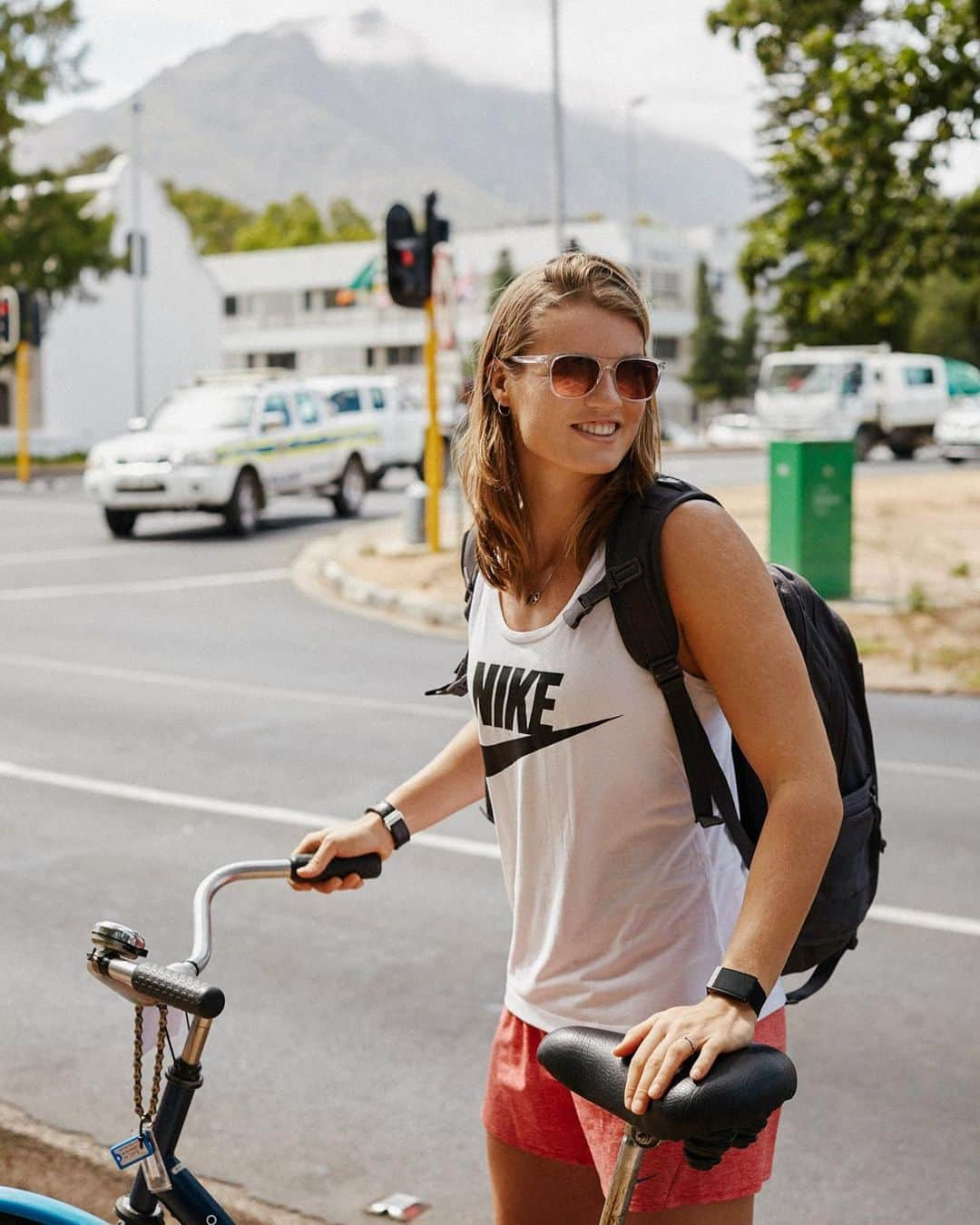 ダフネ・シパーズさんのインスタグラム写真 - (ダフネ・シパーズInstagram)「Going up and down the hills every day to the track on this bike, and I can tell you this: it’s heavy...! Even for a Dutchie 😅⛰ But, I guess it’s some kind of warming up right? 😏🚲」1月10日 18時49分 - dafne_schippers