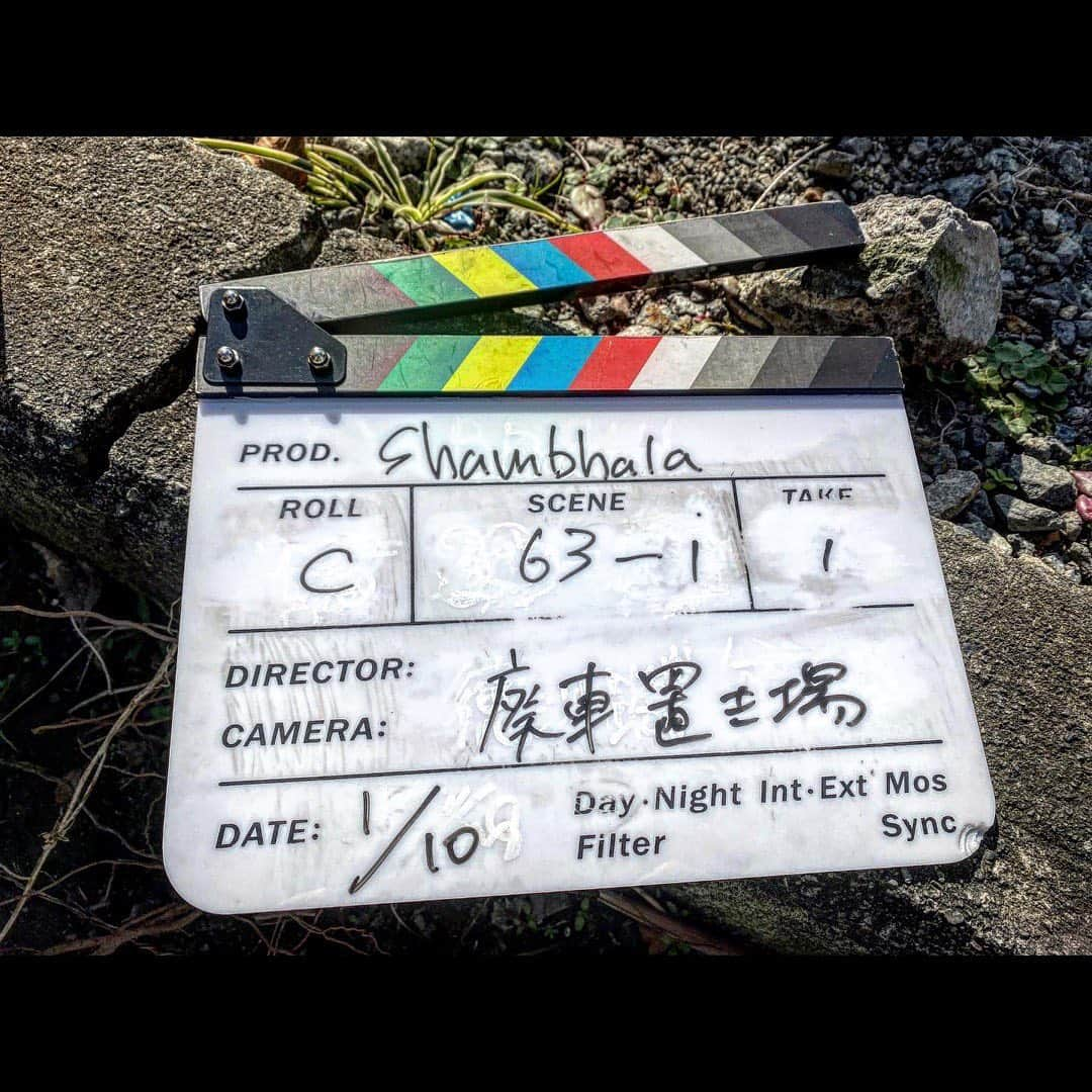 武田梨奈さんのインスタグラム写真 - (武田梨奈Instagram)「🔚 日米印合作映画『shambhala』﻿ 撮影全編終了しました🎬🇯🇵🇺🇸🇮🇳 ﻿ インドの撮影から始まり、約3年かかりました。 本日、日本にて無事クランクアップです。 感、無、量。﻿ ﻿ 本作は、インド、ハリウッド、日本のスタッフが集結しました。﻿ 現代日本の中で生きるのが苦しい一人の日本人女性と、一人の孤独なチベット僧侶との、愛と友情の物語です。﻿ ﻿ 国境を超え、届きますように。﻿ ﻿ #shambhala﻿ #シャンバラ」1月10日 18時59分 - rinatakeda615