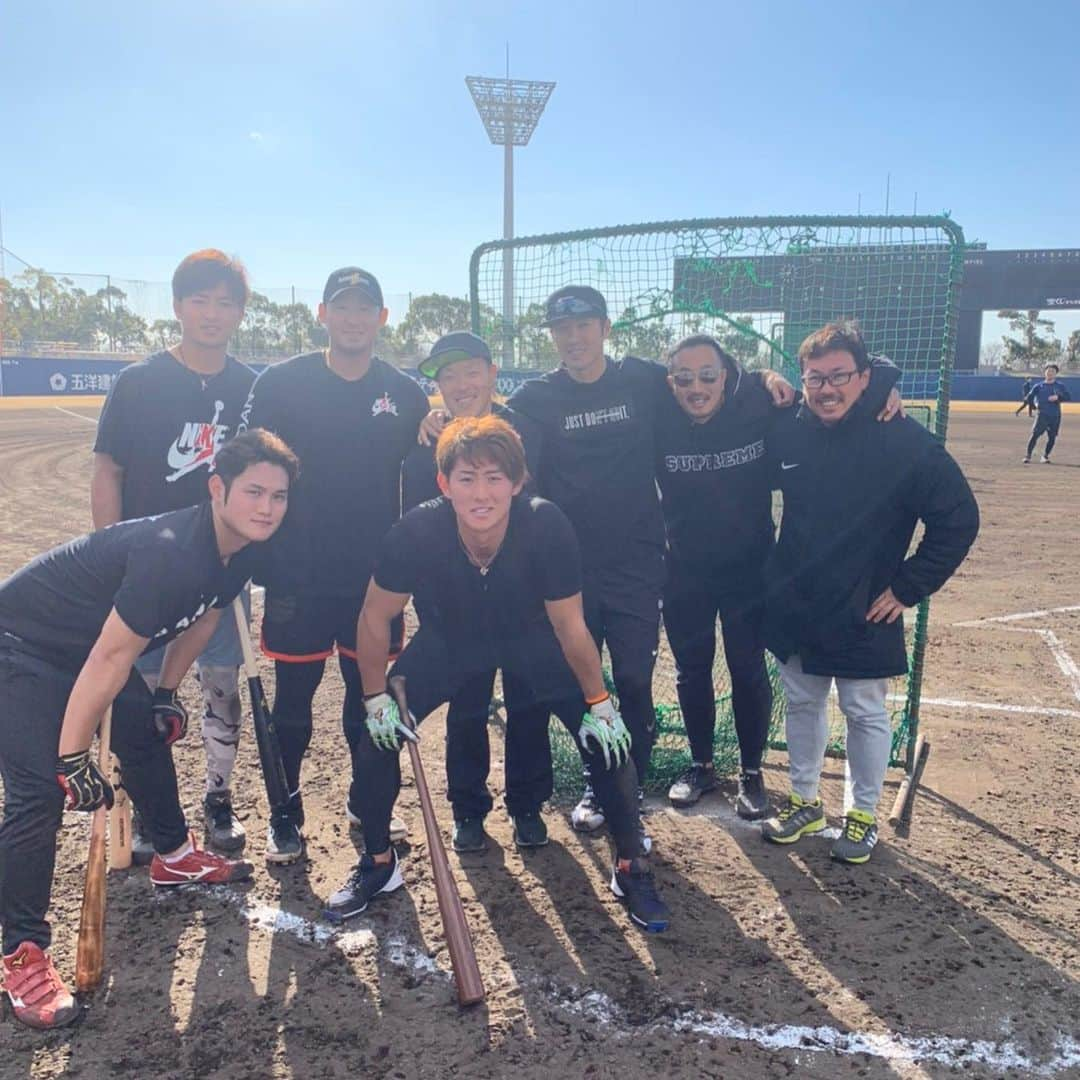 中田翔さんのインスタグラム写真 - (中田翔Instagram)「今日もハードな振りこみトレーニング終わりました！西岡剛さんも指導で来てくれてみんなビックリしてました！笑！今日は下半身のトレーニングやったから朝から憂鬱やったけど終わった。。朝の9時から5時までみっちりやりました！！みんなヘトヘトやけどこれが自分の為になる！！信じてやるしかない！！今から飯行ってきます！ #西岡剛#中田翔#藤本プロ#はく#じょう#ずい#ひめ#鬼教官#b2ファクトリー」1月10日 18時54分 - shonakata_official