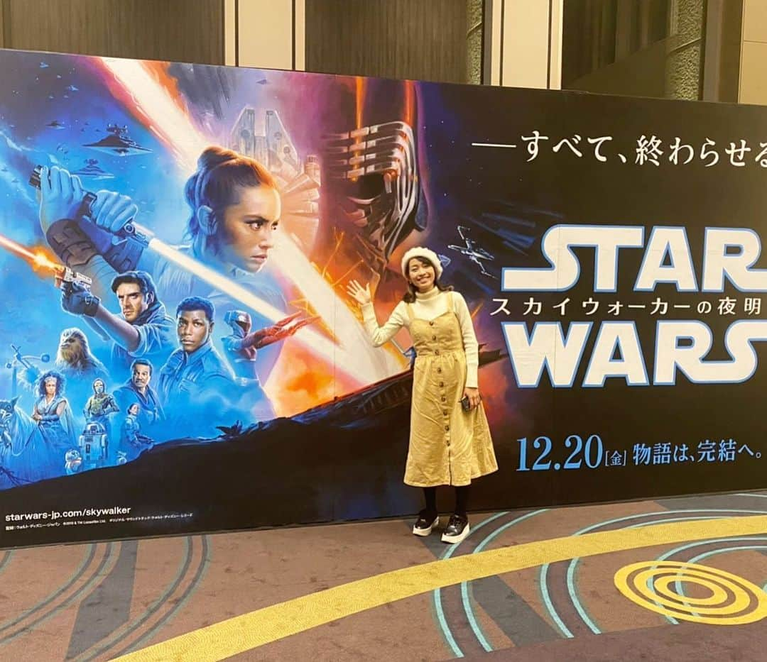 北山由里のインスタグラム：「久々の映画館。 ・ やっとスターウォーズ観れました…！！ ・ 一応全作みてきたので、最後はウルッときてしまった😢✨ ・ 上映期間中に、もう一度観たいなぁ。最高でした！！ ・ ・ #スターウォーズ  #スカイウォーカーの夜明け」