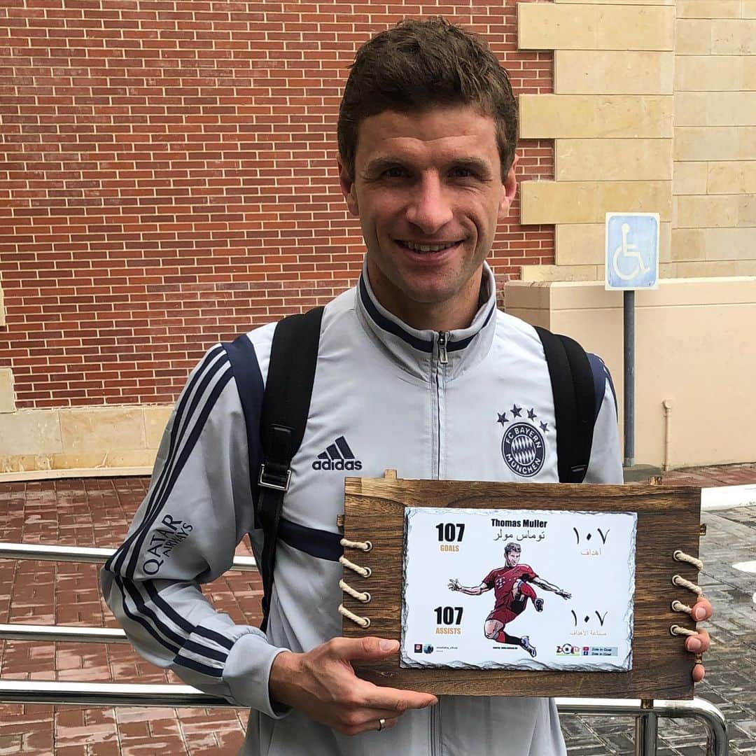 トーマス・ミュラーのインスタグラム：「I got a special gift from my fans here in Doha 🤩🤗⚽️🏋️‍♂️ Thank you @shreefalhaj_official #nofansnoshow #fansallovertheworld #esmuellert #danke」