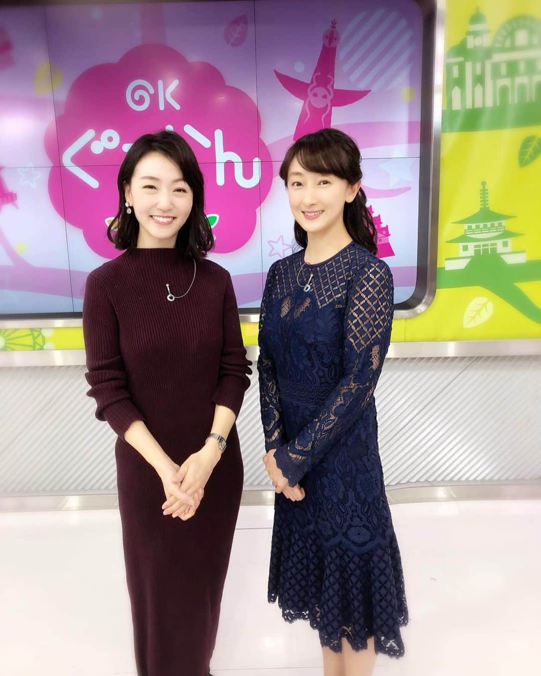 花總まりさんのインスタグラム写真 - (花總まりInstagram)「大阪でのお仕事全て終了。 新聞、webマガジン、ラジオ出演など盛り沢山な一日でした(^^) 写真はNHKの番組終了後MCの八木さんと🤗 #2枚目は一日頑張ったのでV #久しぶりの大阪楽しかった #次大阪に来るのはプレミアムコンサート #是非いらして下さいね」1月10日 19時07分 - hanafusamari_official