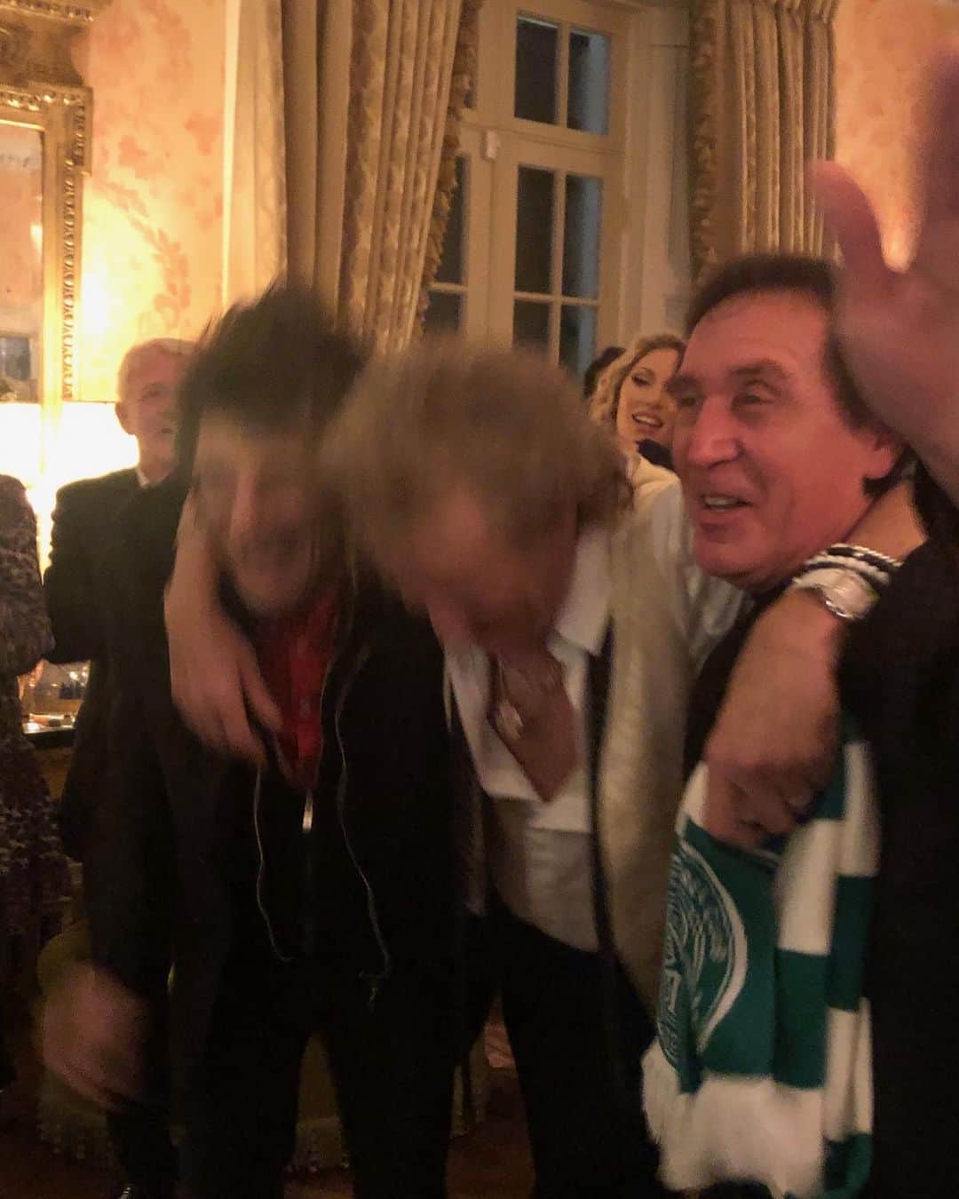 ロン・ウッドさんのインスタグラム写真 - (ロン・ウッドInstagram)「Happy Birthday Roderick @sirrodstewart and here’s to many more! With Kenney @kenneyjonesdrums #Faces #noses」1月10日 19時08分 - ronniewood