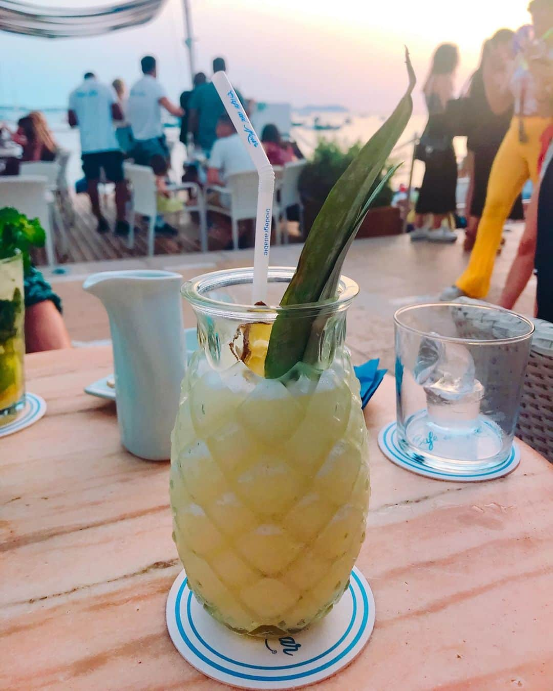 かにゃさんのインスタグラム写真 - (かにゃInstagram)「Piña Colada×Sunset😚🍹💕 IbizaでSunset見るならとりあえずここ❗️ . . . #sunset #cafedelmar #santantoni #cafedelmaribiza #ibiza #spain #spain🇪🇸 #europa #travel #travelphotography #travelgram #traveling #travelling #travelblogger #traveltheworld #travelingram #instatravel #instatraveling #ヨーロッパ #旅行 #旅 #旅行好き #旅行大好き #旅行好きな人と繋がりたい #旅好きな人と繋がりたい #旅行好きと繋がりたい #イビザ #スペイン #スペイン旅行 #サンセット」1月10日 19時08分 - kanya_435