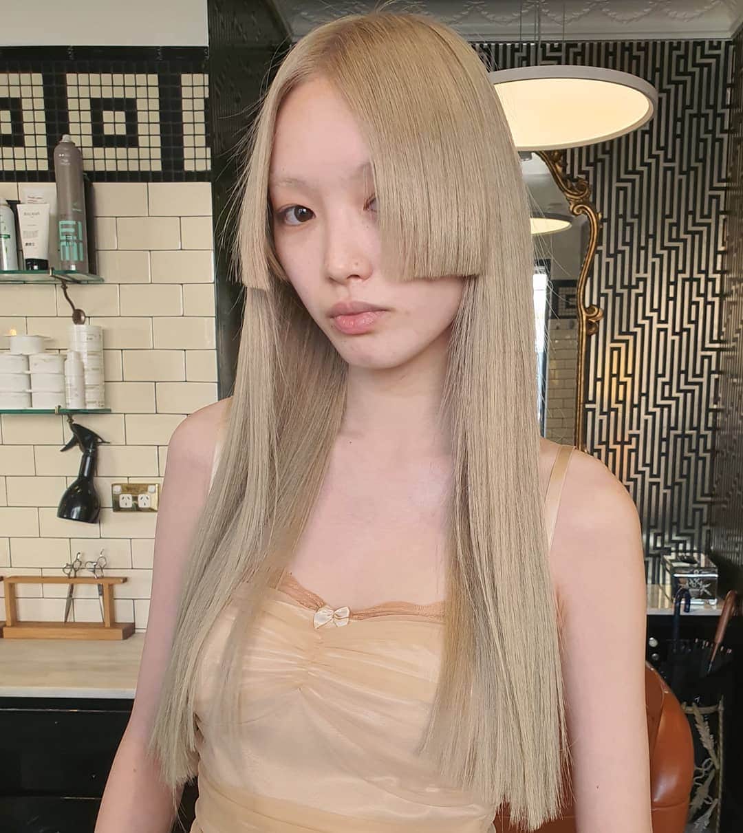 フェルナンダ・リーのインスタグラム：「Freshly cut and coloured 🥰🥰 @valonzhaircutters is always too good to me, thank you so much!  あれ？ もしかしてエリザベス？？ #七つの大罪」