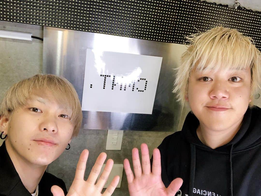 のインスタグラム：「新年一発目の散髪‼️ ありがとうれいくん😳今年もよろしくおなしゃす☺️☺️☺️☺️☺️☺️☺️☺️☺️」