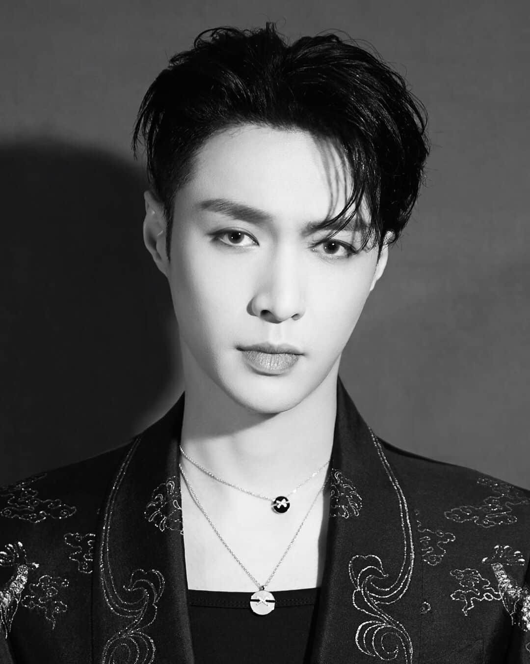 Chaumetさんのインスタグラム写真 - (ChaumetInstagram)「Music producer, singer, actor, dancer and Chaumet ambassador @layzhang wearing our new Jeux de Liens Harmony medallions. #Chaumet #StoriesofLiens #ChaumetLiens #JeuxdeLiens #CelebritiesinChaumet」1月10日 19時06分 - chaumetofficial