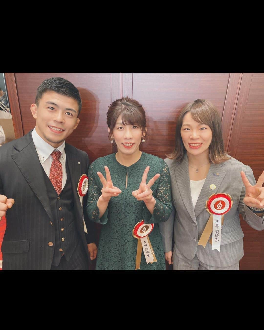 吉田沙保里さんのインスタグラム写真 - (吉田沙保里Instagram)「テレビ朝日ビックスポーツ賞の表彰式で特別功労賞をいただきました😊 渋野選手ともお会いする事ができて嬉しかったです😆 レスリングからは川井梨紗子選手、文田健一郎選手も表彰されました😆👍 みんな東京オリンピック✨頂点目指して頑張れー💪 応援しています！！ #特別功労賞 #テレビ朝日ビックスポーツ賞 #渋野日向子　選手 #川井梨紗子　選手 #文田健一郎　選手」1月10日 19時19分 - saori___yoshida