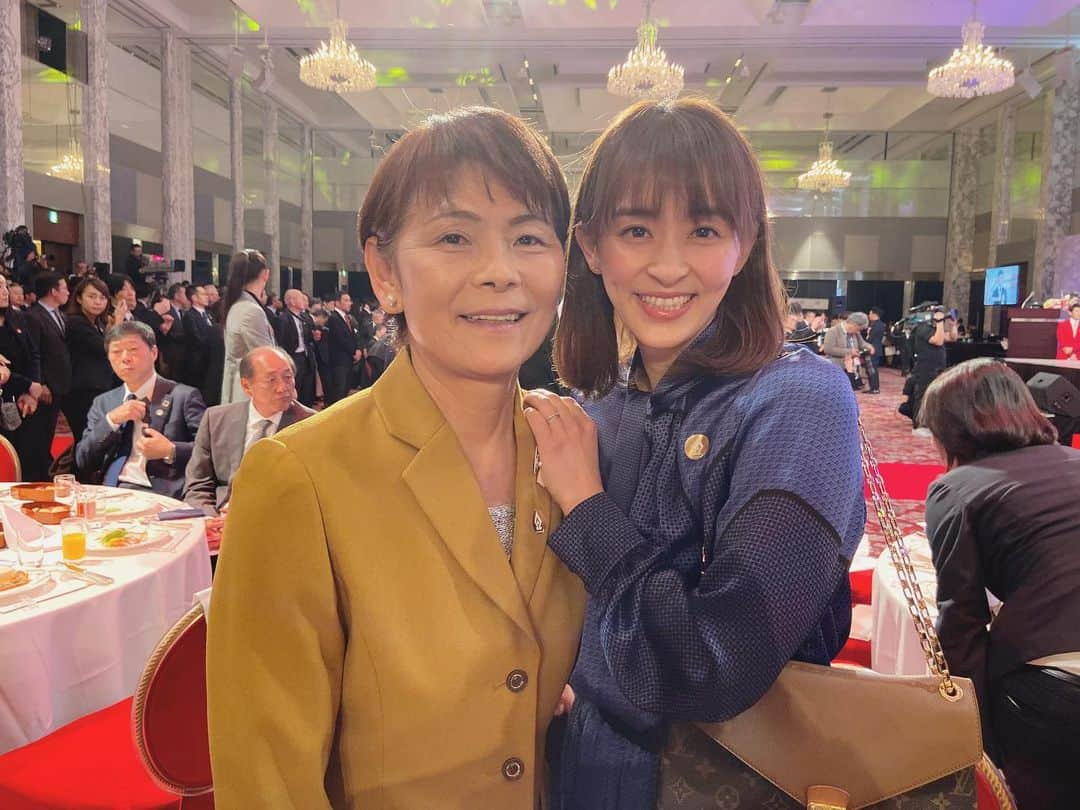 田中理恵さんのインスタグラム写真 - (田中理恵Instagram)「大好きすぎる宇津木監督とお会いできました😍 本を読むのが苦手な私ですが 監督の努力は裏切らないを読んですごく勉強になりました。誰からも愛される監督です。 本当に大好きで尊敬しています☺️‼︎ 本当はもっと抱きつきたいくらいでした。笑」1月10日 19時20分 - riiiiiie611