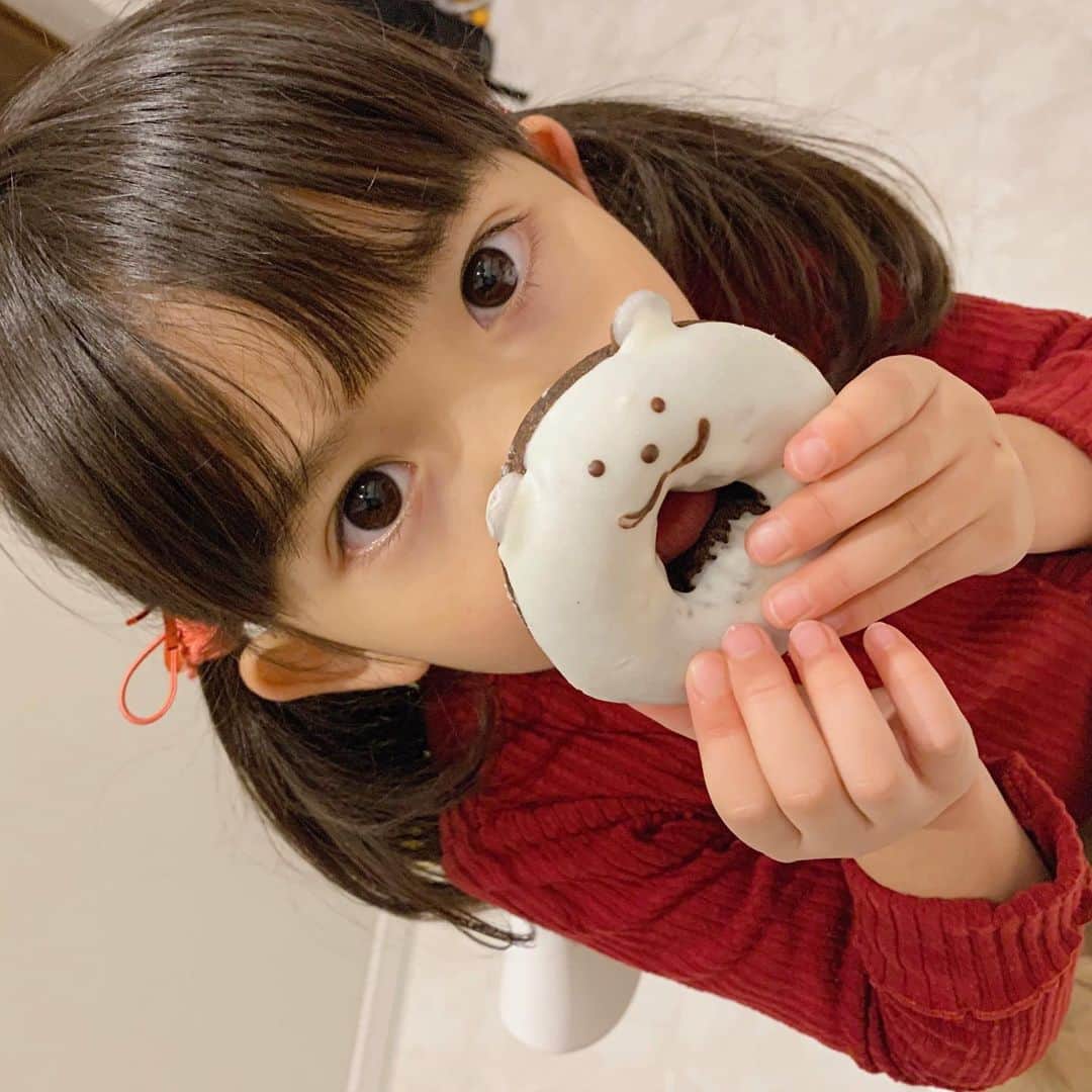 ともみさんのインスタグラム写真 - (ともみInstagram)「. 今日から幼稚園スタート！ 朝はまだ寝てたい〜って結構ぐずぐずしてたけど 行ったらお友達と会えてやっぱり楽しかったみたい✨ 残り少ない幼稚園生活、大切にしたいね🥺💕 . 写真は甘党ゆずさん2連発といつかの公園の👧👦 ゆずはドーナツ、アイス、チョコなどなど甘いものと鶏肉が好き♡ はるくんはなんでもとにかくよく食べる😂👌 #5歳10ヶ月 #1歳10ヶ月 #姉弟 #成長記録 #育児日記 #こどものいる暮らし #こどもと暮らす #ドーナツ」1月10日 19時29分 - yuzu_haru_18