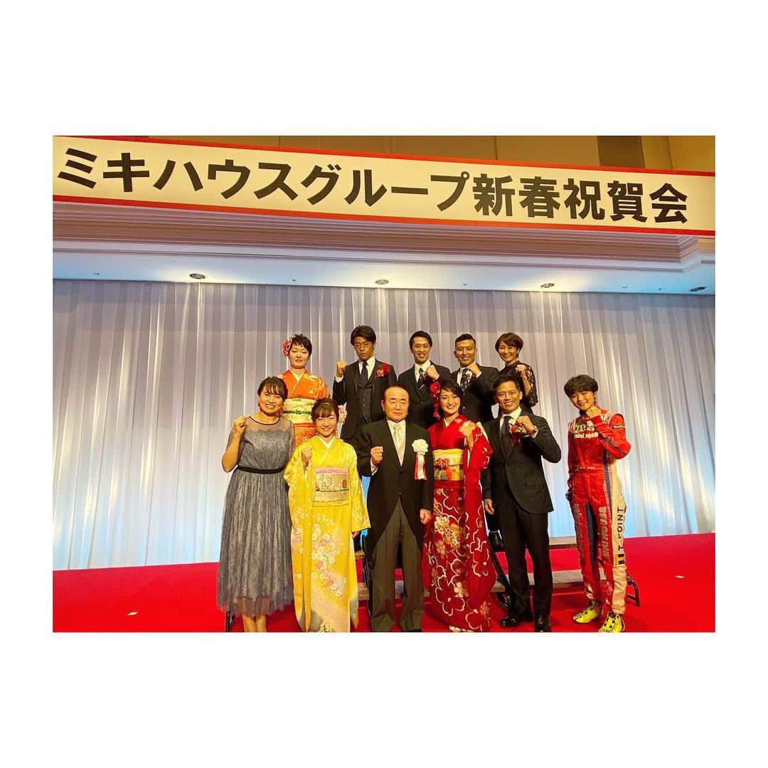 寺内健のインスタグラム：「本日会社の新春祝賀会が盛大に行われました。2020年を迎え、より東京五輪への雰囲気が高まってきた事を感じました。多くの取引先のお客様、メディアの方々にお集まり頂き感謝申し上げます。ミキハウススポーツクラブは一丸となって邁進していきたいと思いますので、今年もよろしくお願いします。 - #mikihouse #mikihousesportsclub #diving #ミキハウス #ミキハウススポーツクラブ」