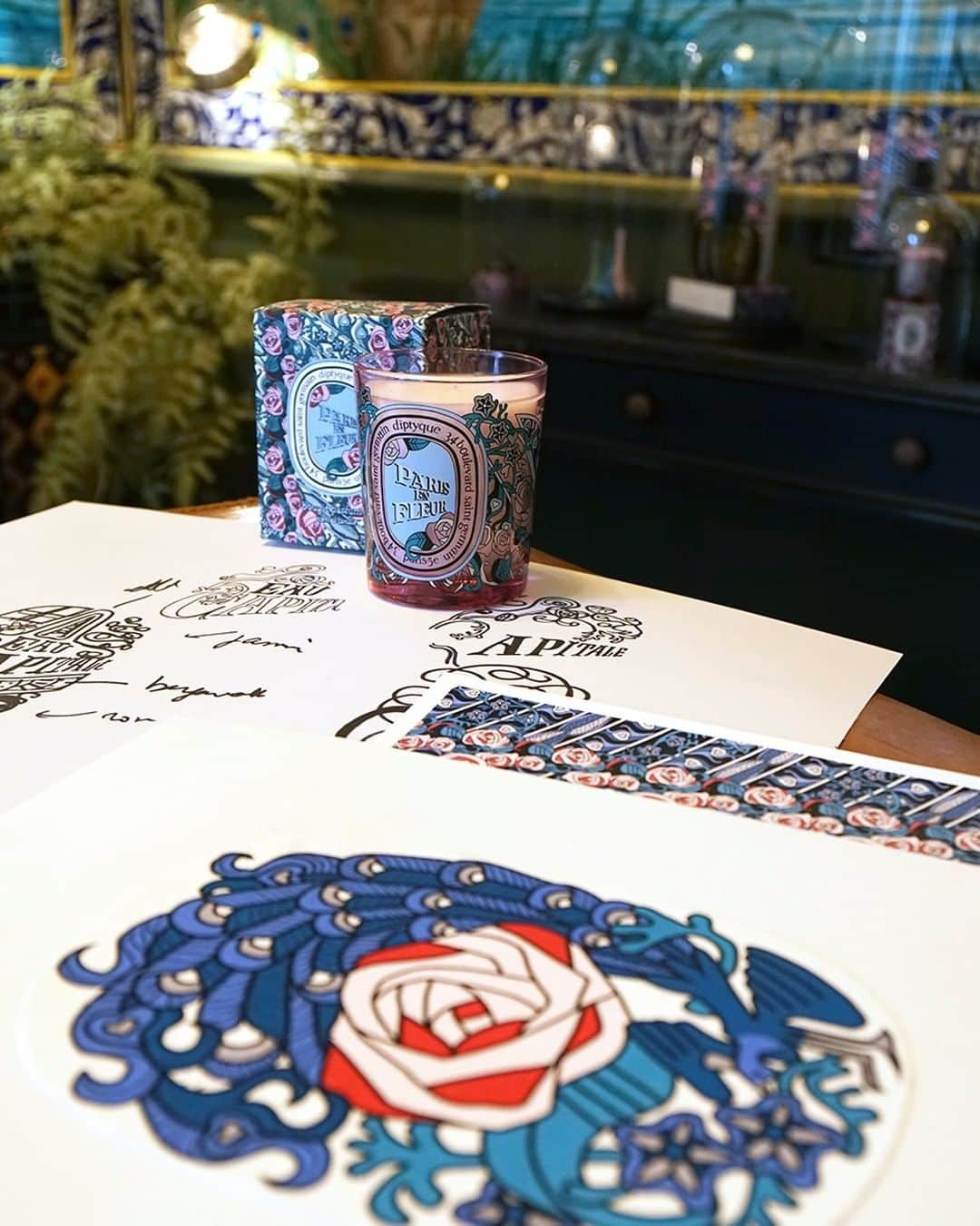 のインスタグラム：「With its floral and natural lines, Art Nouveau was the graphic inspiration for Paris en Fleur, designed by ornementalist and diptyque friend Pierre Marie.  #artnouveau #paris #parfumerandartist」