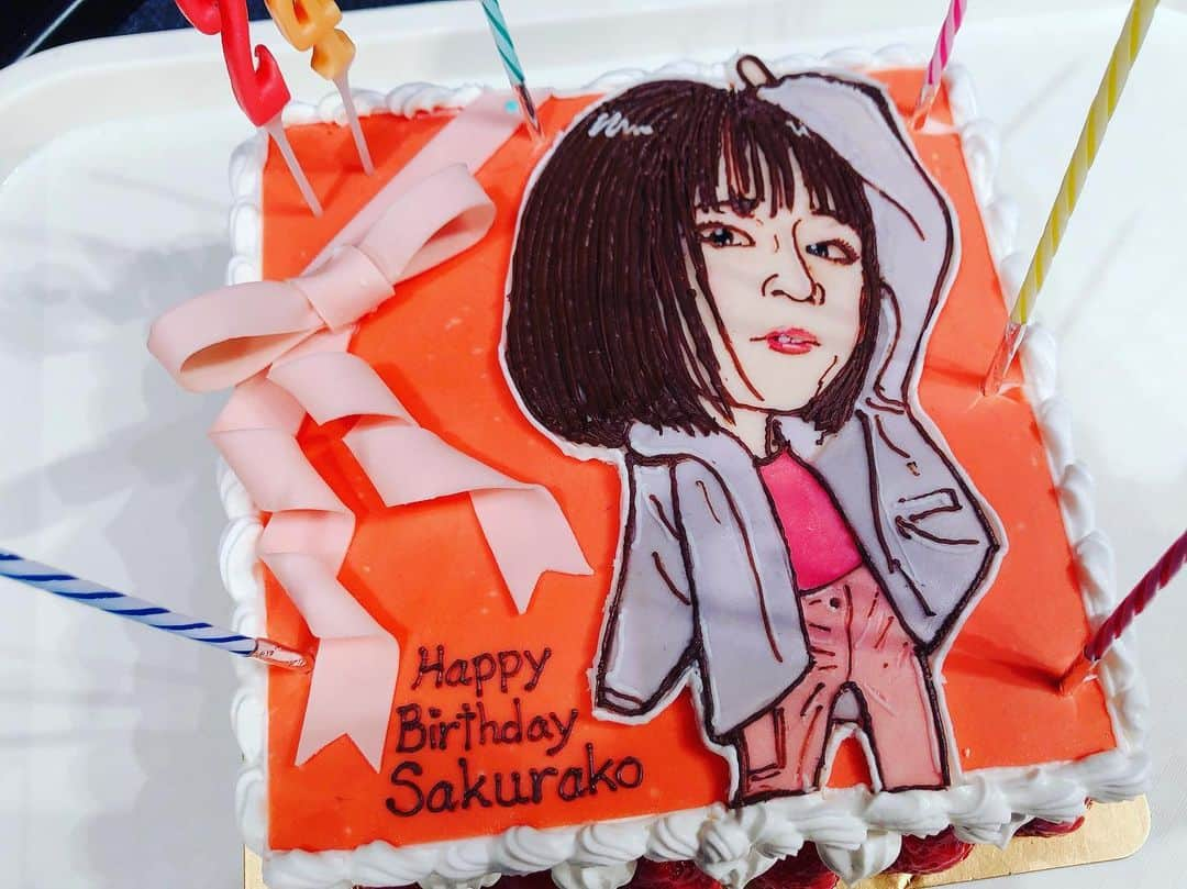 大原櫻子さんのインスタグラム写真 - (大原櫻子Instagram)「24ちゃいになりました✌︎ お誕生日当日、素敵なイベントを大阪で出来て幸せ者です。 恩返しをこの一年、していきます☺️ みんなの笑顔、宝。 だいすき！ ありがとう。ありがとう。」1月10日 19時55分 - sakurako_ohara