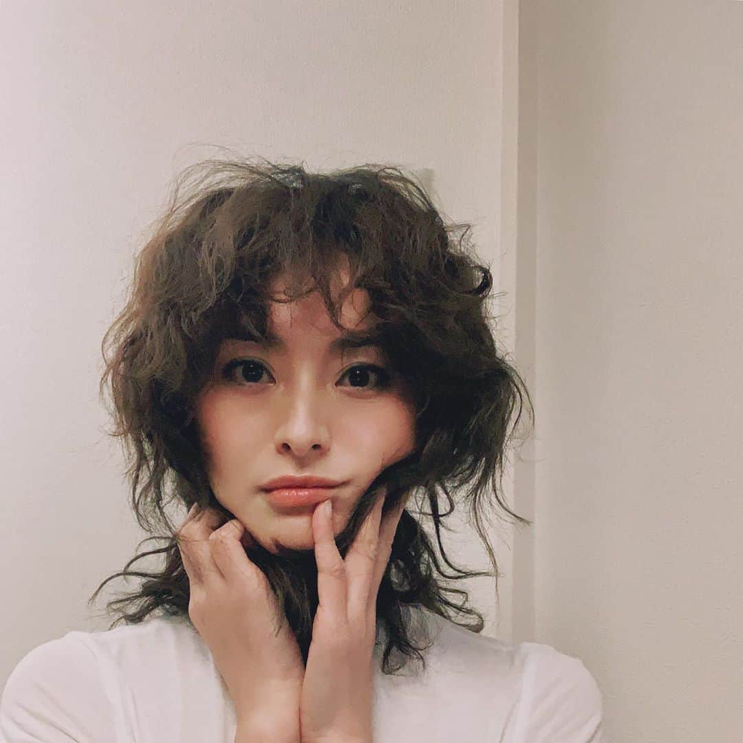 Yoshiko Kris Webb クリス ウェブ佳子さんのインスタグラム写真 Yoshiko Kris Webb クリス ウェブ佳子instagram Jamaisvu Jp Cardigan 口紅はchanelの56番を一度塗り 1月21日 15時42分 Tokyodame