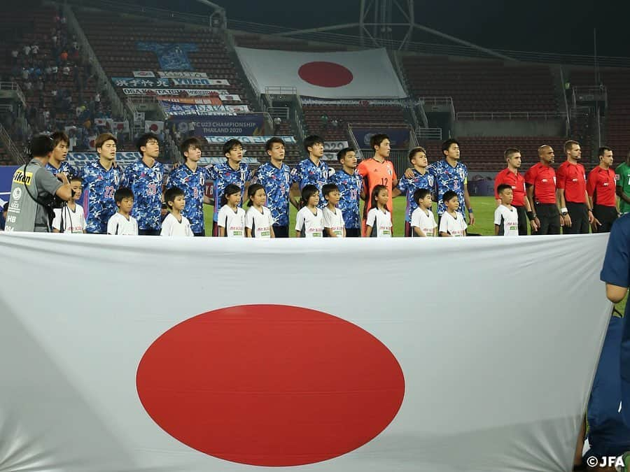 日本サッカー協会さんのインスタグラム写真 - (日本サッカー協会Instagram)「📸Match photos①｜U-23日本代表、終盤のミスに泣きサウジアラビアに敗戦 ・ 🏆AFC U-23選手権タイ2020 グループステージ第1戦 U-23日本代表 1-2 U-23サウジアラビア代表 ⚽56分 #食野亮太郎 ・ ――― 🏆AFC U-23選手権タイ2020（1/8～26） 1/9 1-2 U-23サウジアラビア🇸🇦 1/12 22:15 🆚U-23シリア🇸🇾 1/15 22:15 🆚U-23カタール🇶🇦 📺テレビ朝日系列/NHK BS1 👉大会情報はJFA.jpへ #daihyo #U23日本代表 #AFCU23 ―――」1月10日 19時57分 - japanfootballassociation