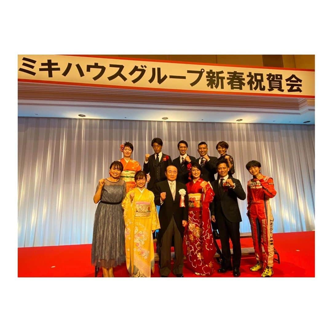 寺本明日香さんのインスタグラム写真 - (寺本明日香Instagram)「ミキハウス新春祝賀会✨ 今年も参加させていただきました！！ いよいよ2020年、東京五輪に向けて、ミキハウスグループでも盛り上げていきたいと思います💪 ・ ・ 🚣‍♀️🏹🏓🥋🤸‍♀🏊‍♂️️🤼‍♂️🏎 #ミキハウス #ミキハウススポーツクラブ #ミキハウス新年会 #mikihouse  同期の文田くん途中で帰っちゃったからちゃんと載せとくね📸笑」1月10日 19時59分 - teramoto_asuka