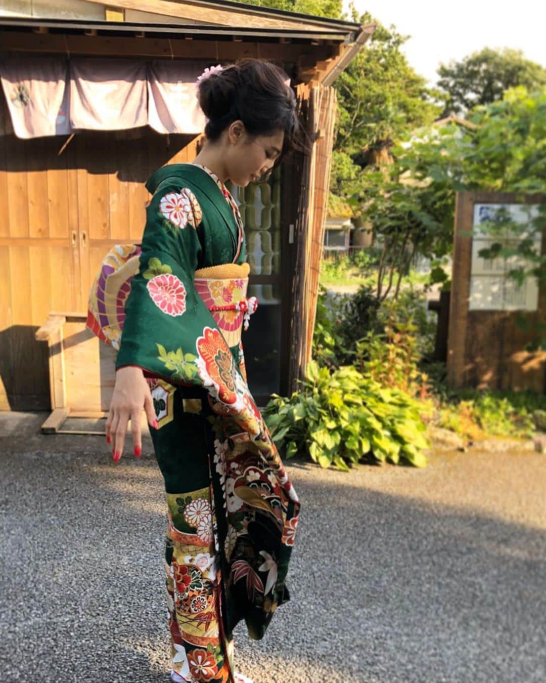中川可菜さんのインスタグラム写真 - (中川可菜Instagram)「風〜🌬👘 ㅤ https://portal.kimono-hearts.co.jp/ ㅤ #キモノハーツ #kimonohearts #振袖 #着物 #成人式 #袴 #卒業式 #kimono」1月10日 20時03分 - nakagawa_kana