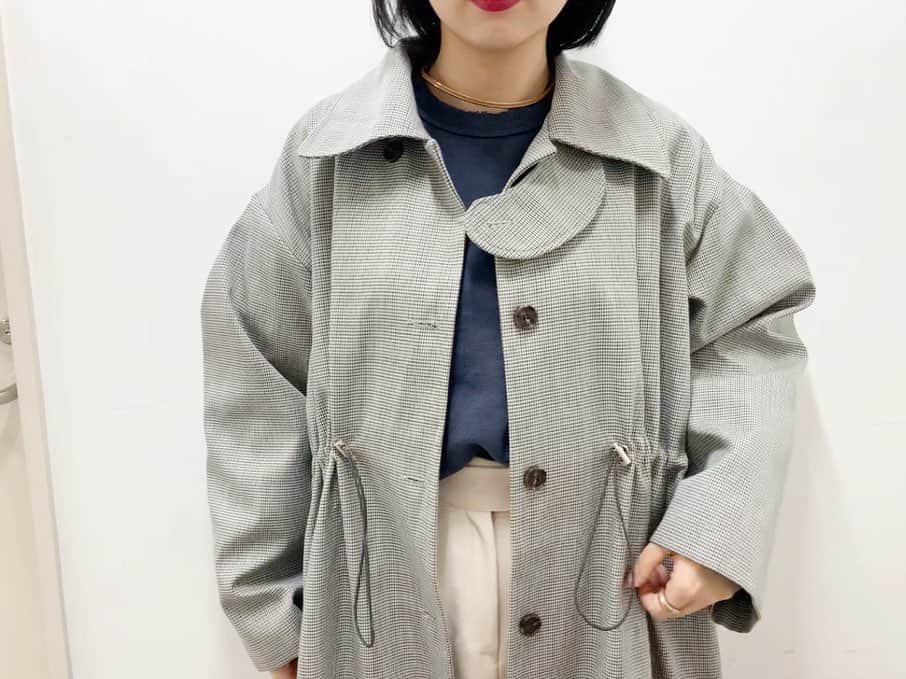 小川暖奈のインスタグラム：「昨日今日と天気が良かったので、新しいコートをおろしました。寒いときは中に着込んで 上まで全部きっちり閉めて。 春でも着れちゃうやつ🦢🌸 @andronlineshop」