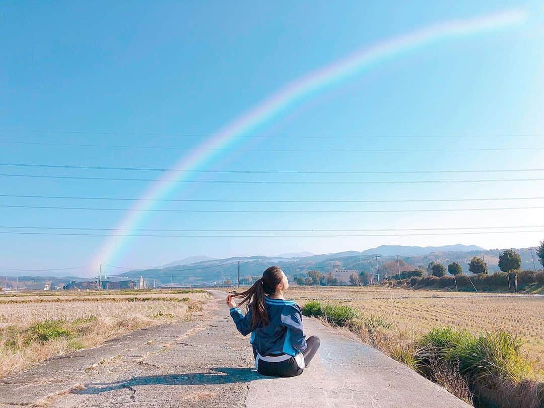 今吉めぐみさんのインスタグラム写真 - (今吉めぐみInstagram)「益城に帰ってきて﻿ 毎回絶対にする益城ランニング 🏃‍♀️﻿ ﻿ 田園風景の中を走ると﻿ 田舎で生まれ育った私は﻿ とてつもなく幸せホルモンが出てる﻿ 気がする🙈❤️﻿ ﻿ ﻿ ﻿ #益城町#地元ランニング#ランニング女子#ランニング効果#幸せホルモン」1月10日 20時15分 - megu813