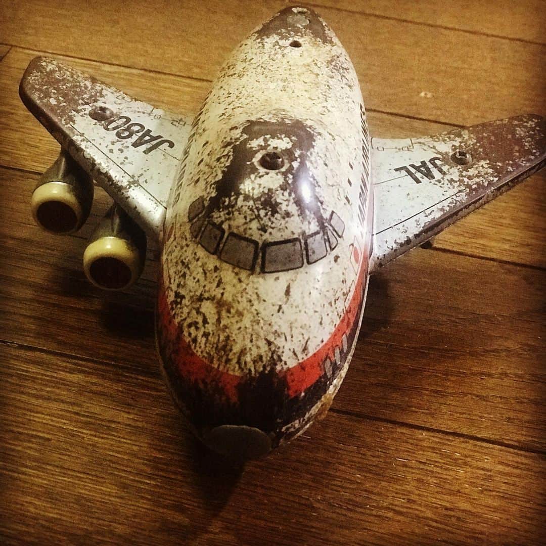 般若さんのインスタグラム写真 - (般若Instagram)「2才の時に親父に初めて買って貰った飛行機」1月10日 20時16分 - hannyaofficial