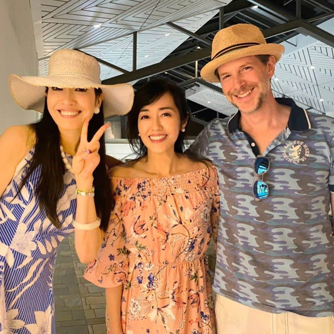 早見優さんのインスタグラム写真 - (早見優Instagram)「So fun running into @ahnmikaofficial  and teddie! at Ala Moana shopping center  いつもラブラブ💓なカップル。大好き❤」1月10日 20時20分 - yuyuhayami