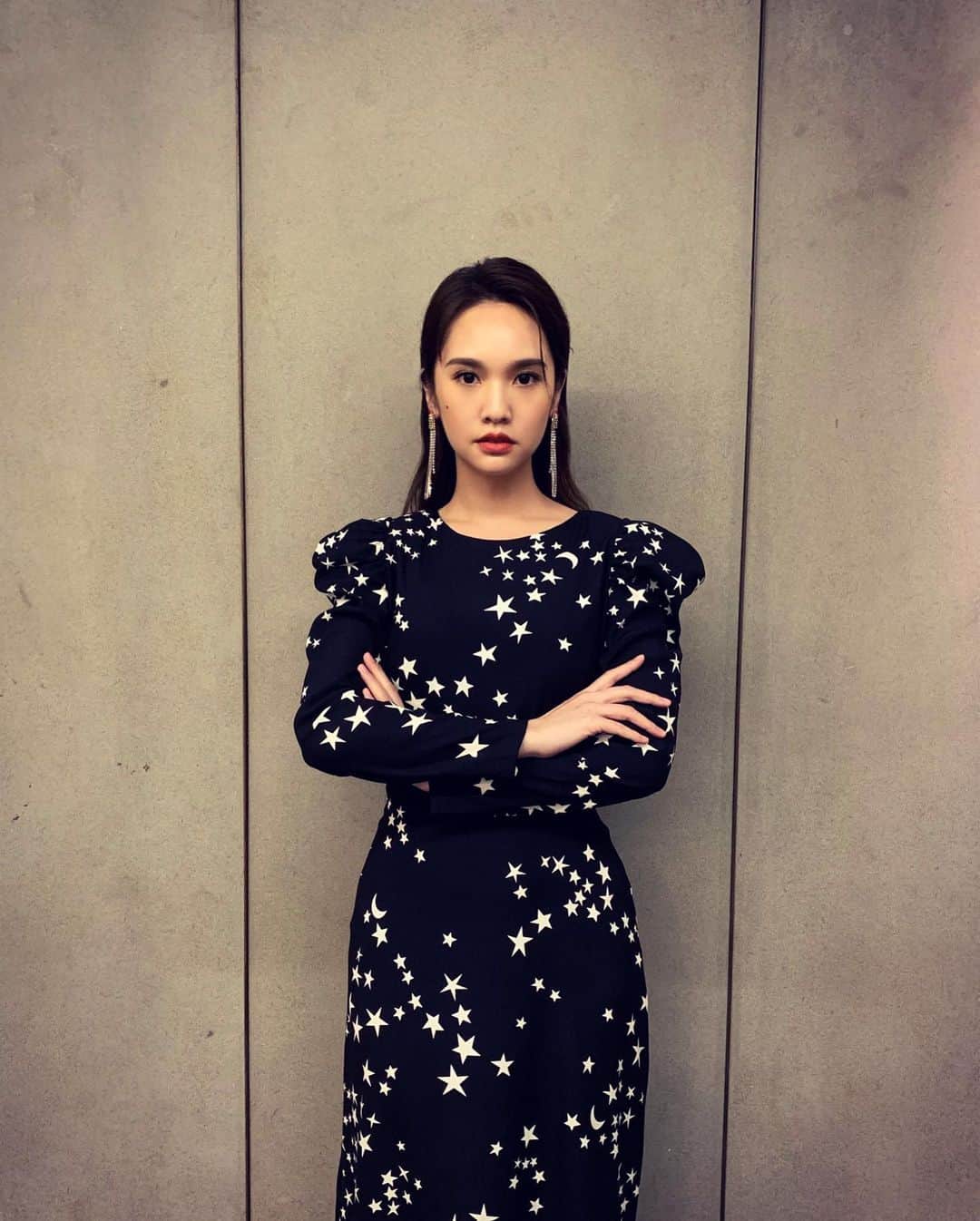 レイニー・ヤンさんのインスタグラム写真 - (レイニー・ヤンInstagram)「🖤 今天長這樣 準備上台囉 掰哺  妝 @carlin_chen 髮兼掌鏡人 @zoom_jacobs」1月10日 20時35分 - rainie77