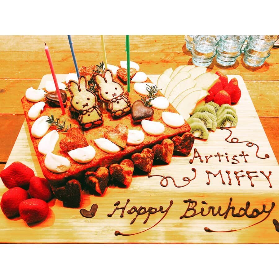 森下紀子さんのインスタグラム写真 - (森下紀子Instagram)「. miffyこと安藤美冬ちゃんの Birthday Partyへ。  沢山の素敵な方々に囲まれて、 愛が溢れていたお誕生日会！  アーティストmiffyの活動が ますます楽しみです♡ . #miffy #ヤギーズ #birthdayparty」1月10日 20時30分 - noriko_morishita_