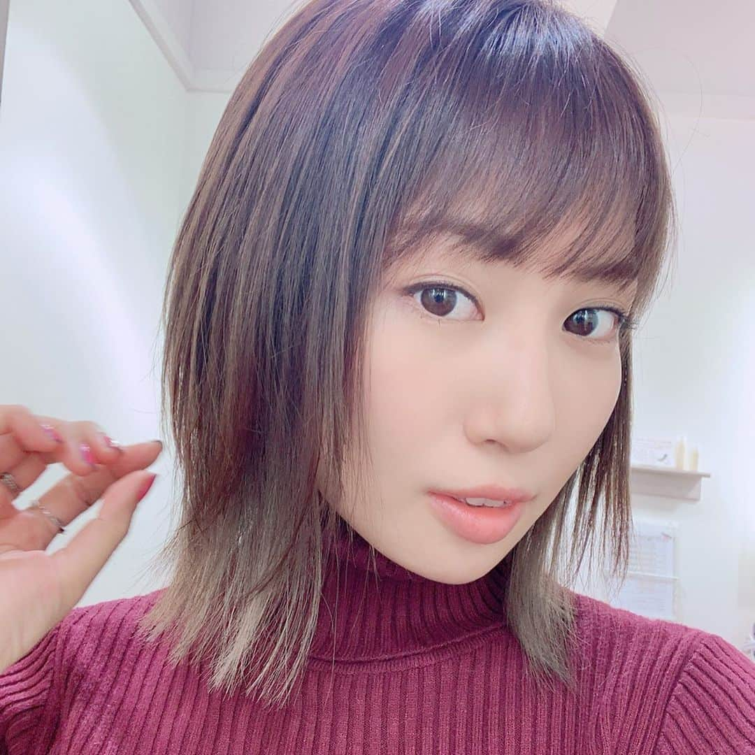 増田有華さんのインスタグラム写真 - (増田有華Instagram)「＊ 稽古が早く終わったので 駆け込みヘアメンテー！ んもぅ髪が伸びすぎてて憂鬱だったので、超ーースッキリ😚💕 カラーもいい感じ！トリートメントでサラサラに〜。いつもありがとうございます！ 束の間のリフレッシュ。今日も良き1日でした。毎日楽しい🥳 ・ ・ ・ #それにしても伸びるの早すぎ #hair #haircolor #hairstyle #haircut  #ヘアカラー #ヘアースタイル #ヘアーカット #美容室 #美容院 #髪質改善 #髪 #cute #beauty #happy #smile #japan #japanesegirl @yokotakuxx」1月10日 20時30分 - masuyuka_official